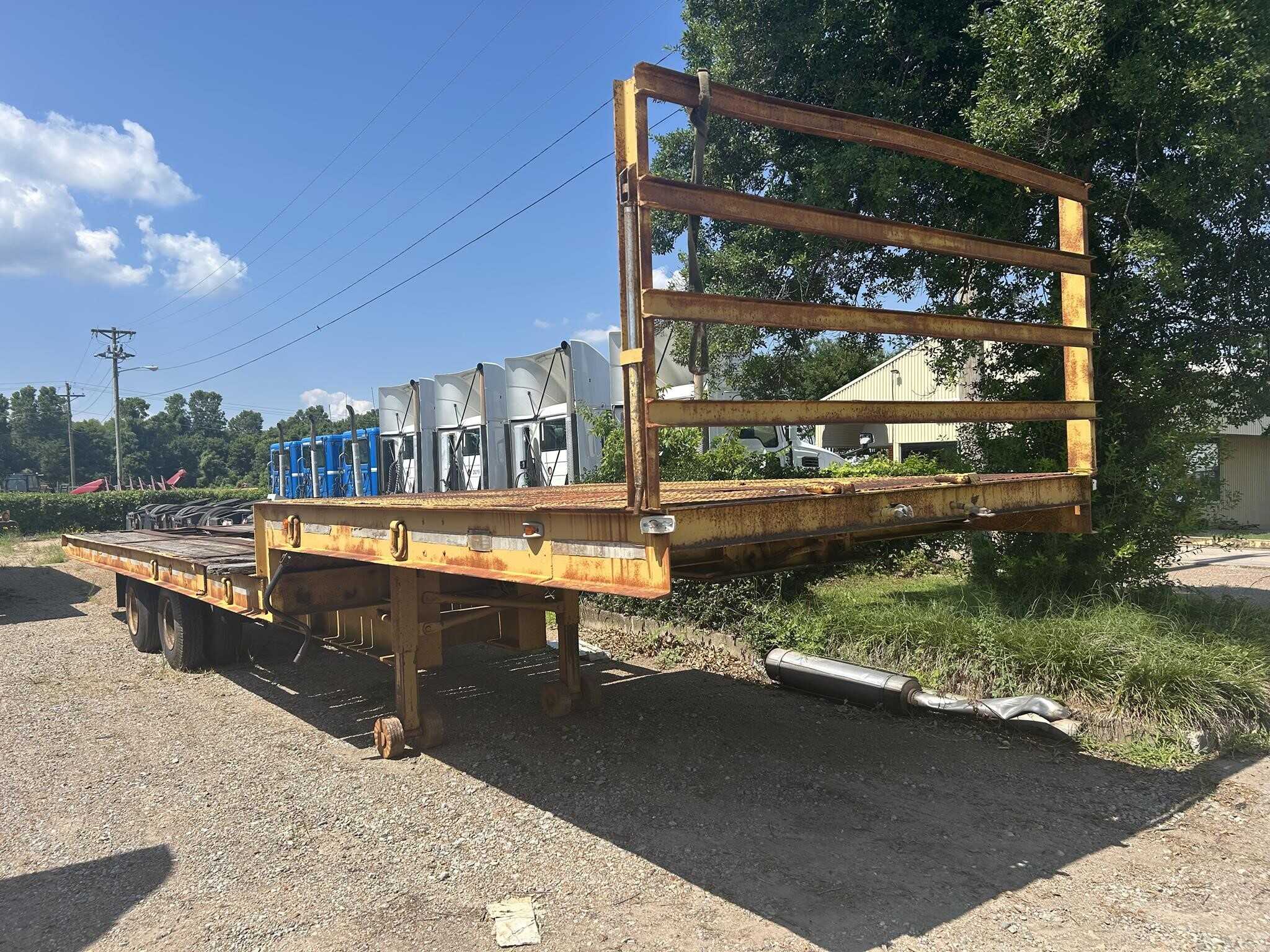 2000 LoadCraft 25 ton tilt