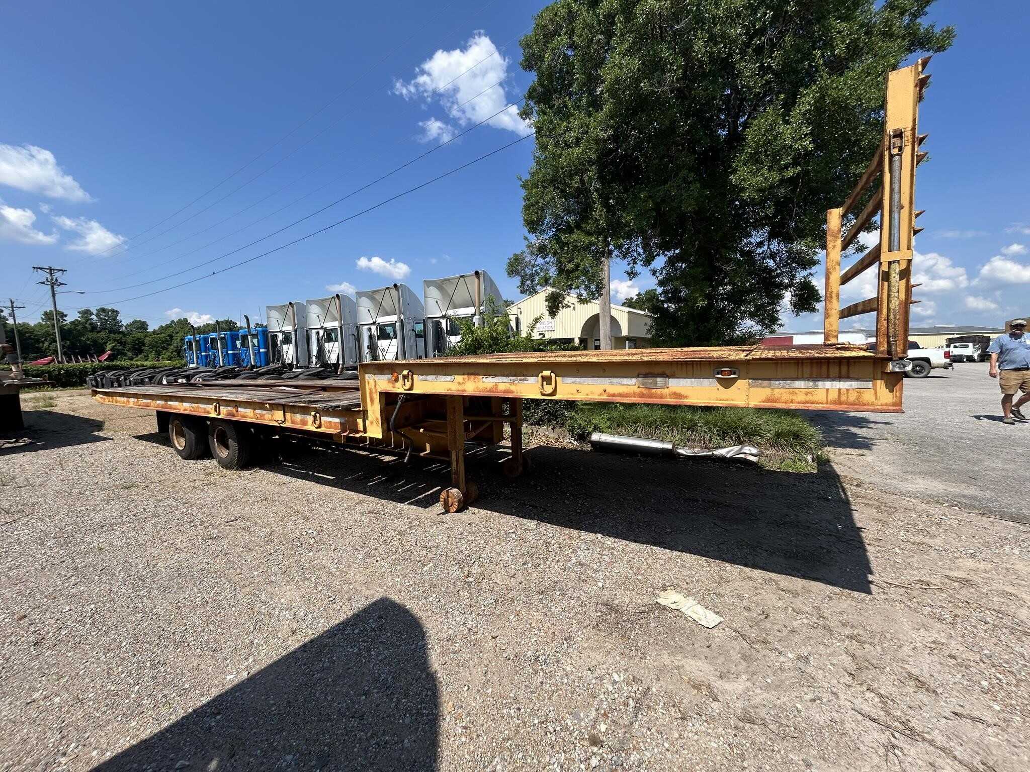 2000 LoadCraft 25 ton tilt