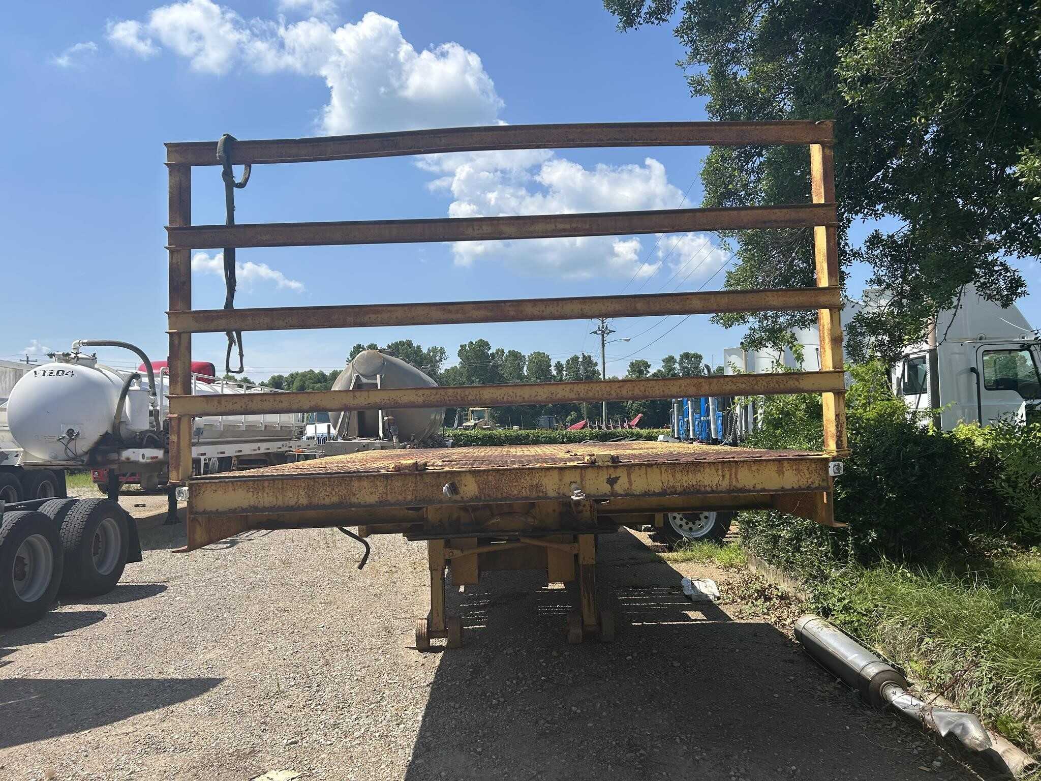 2000 LoadCraft 25 ton tilt