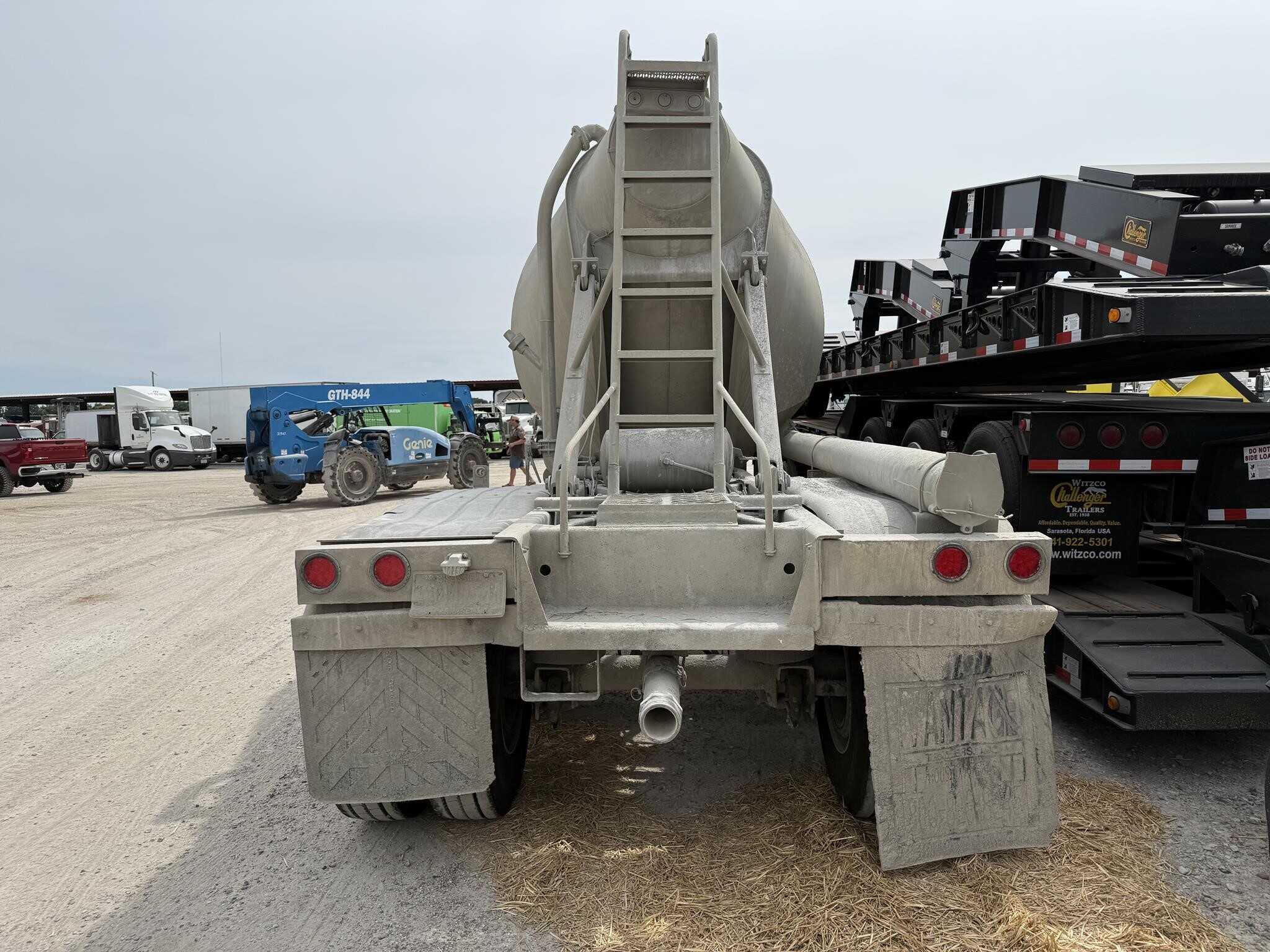 2007 Vantage 1000 cube pnuematic tank