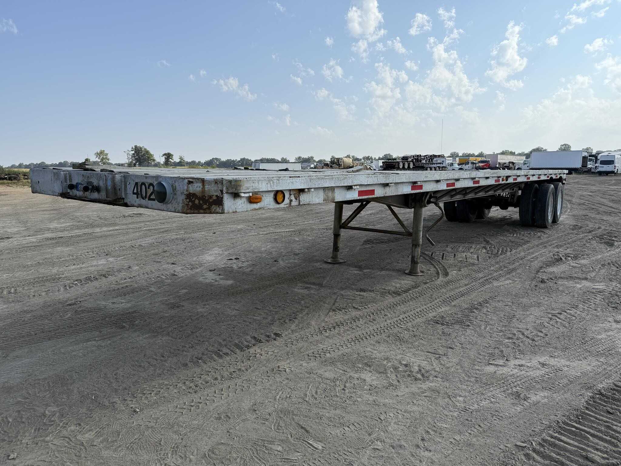 1973 Lufkin 40 ft flat bed