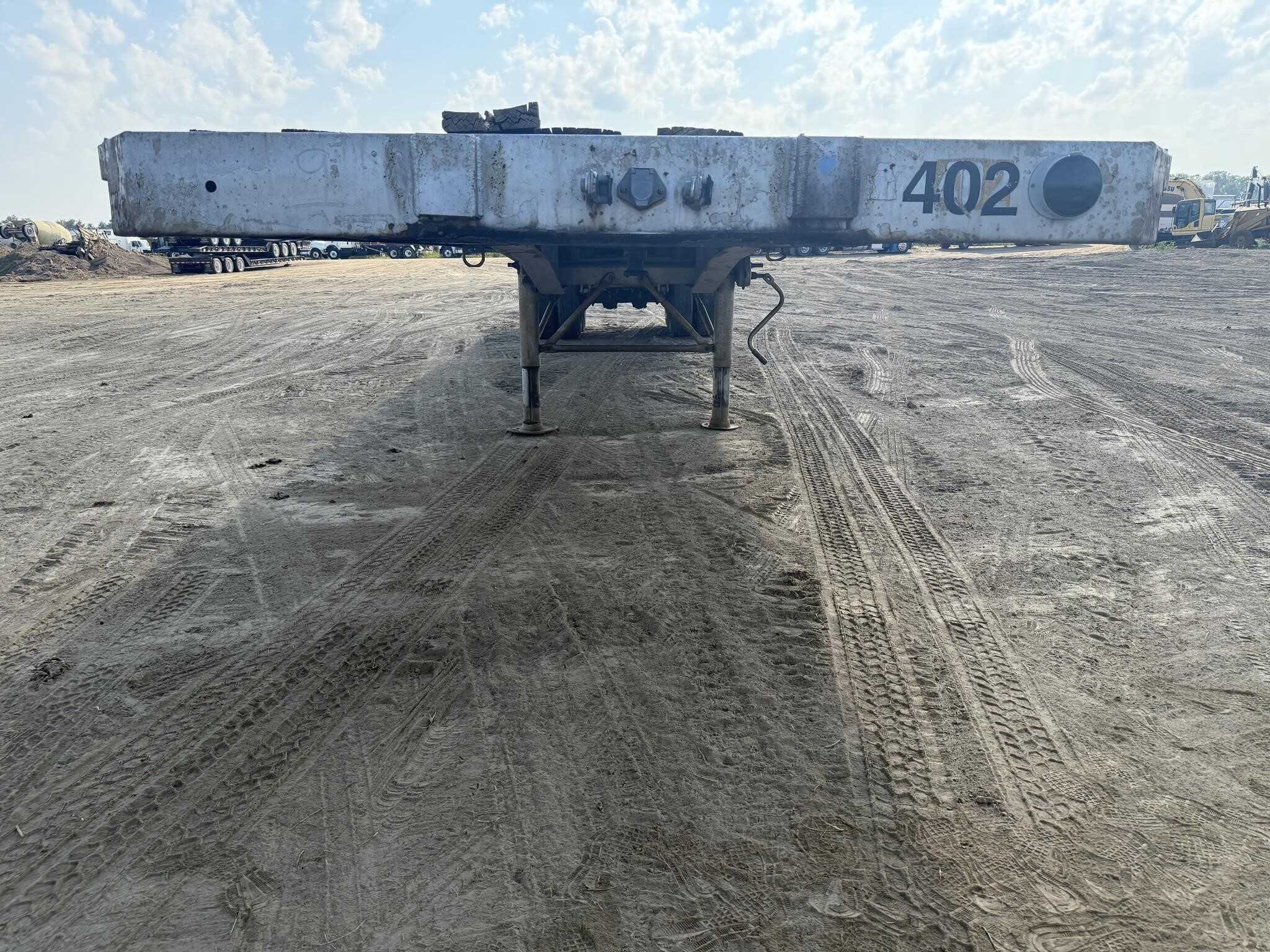 1973 Lufkin 40 ft flat bed