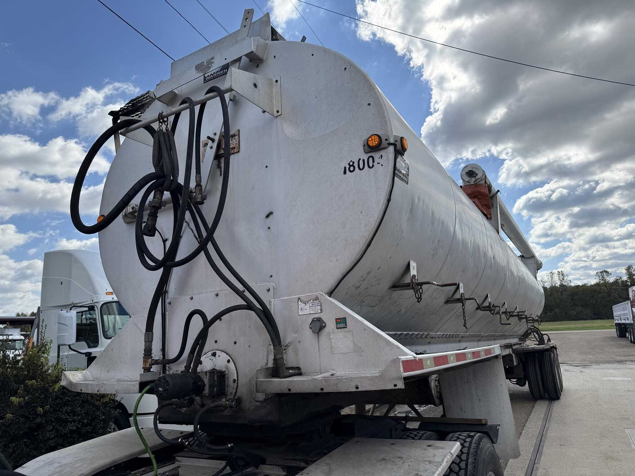 2005 Warren 8 bay feed trailer