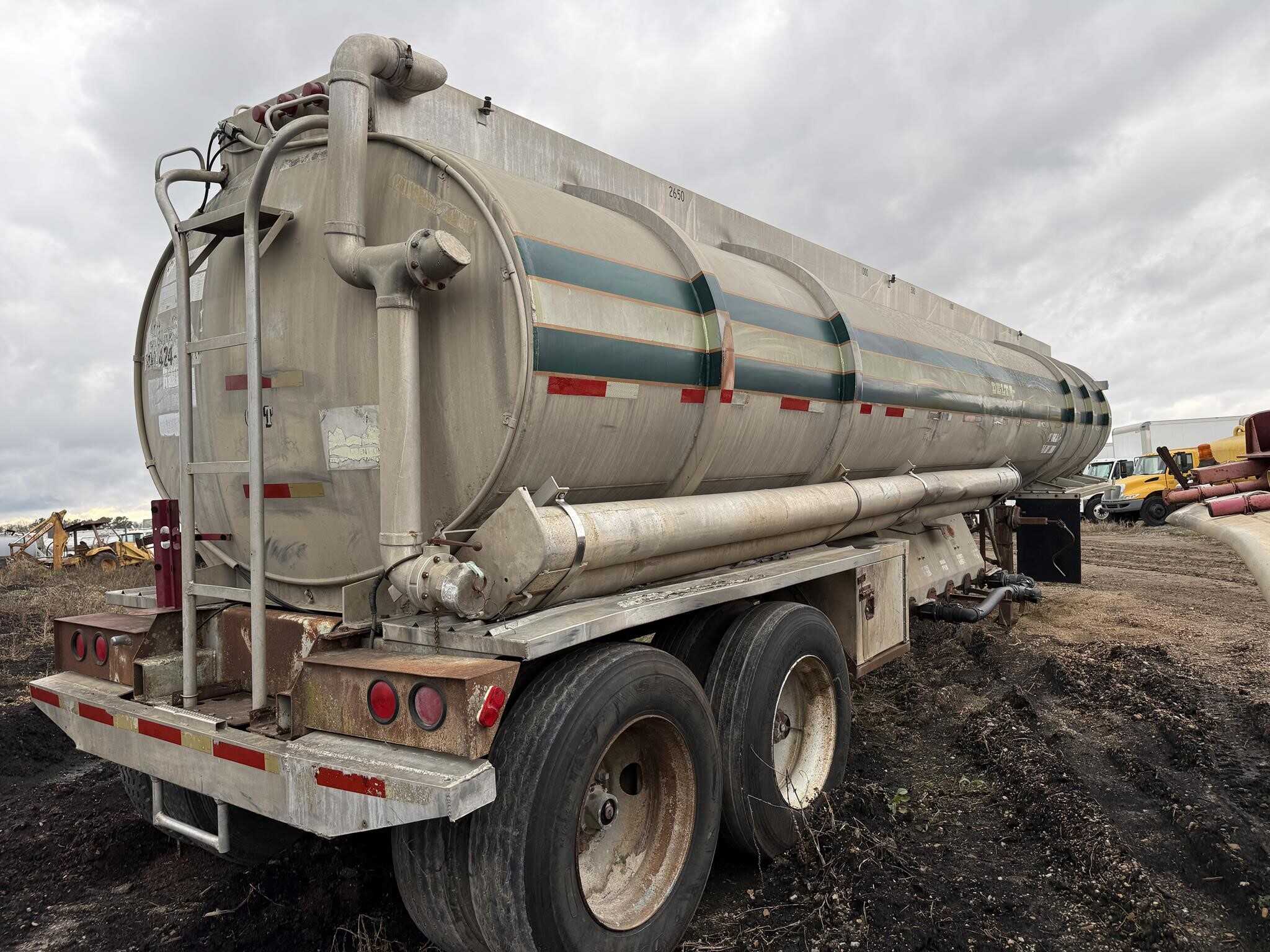 1973 Heil 8200 gallon tank