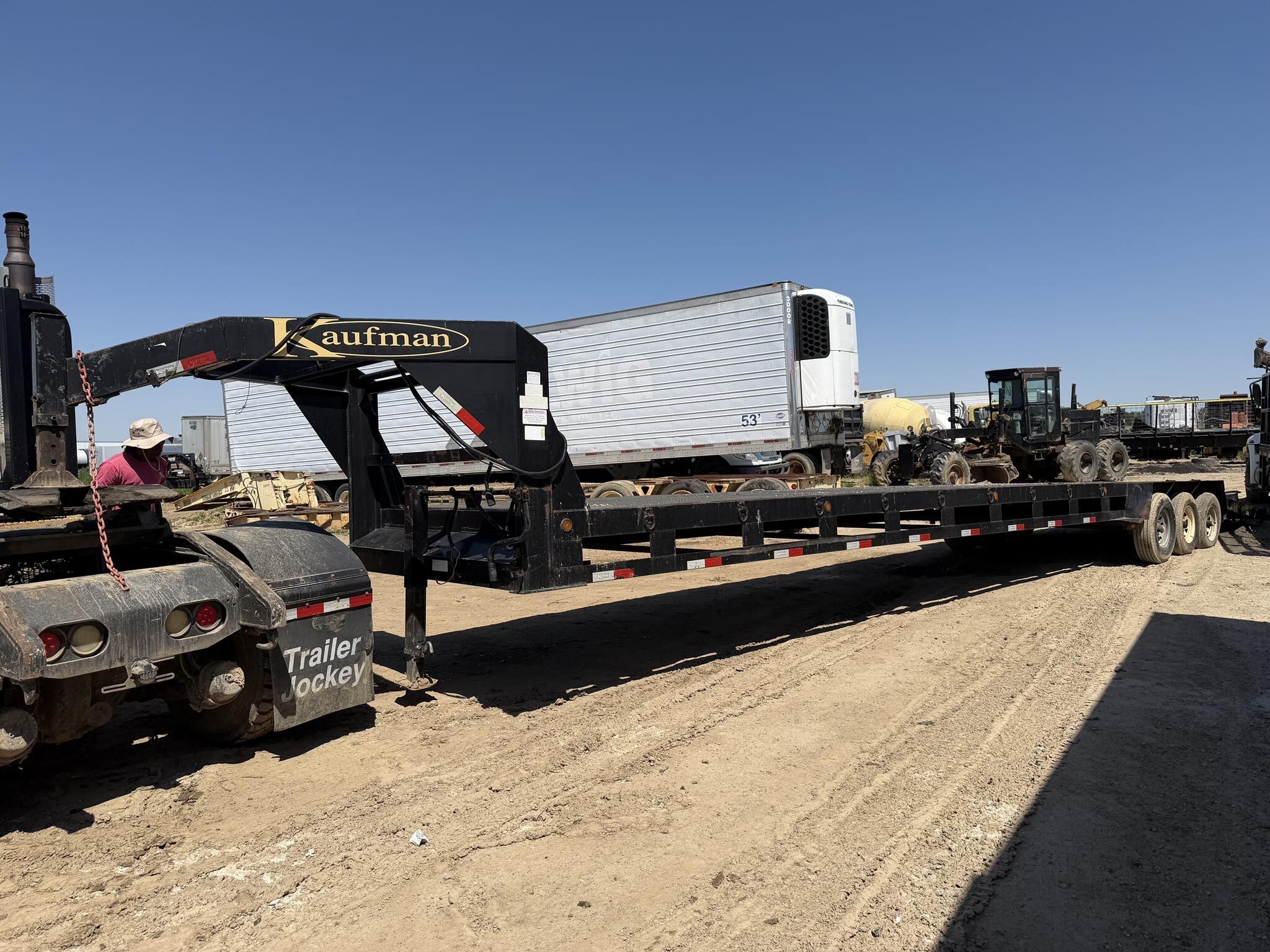 2017 Kaufman 43 ft flat deck/ dovetail