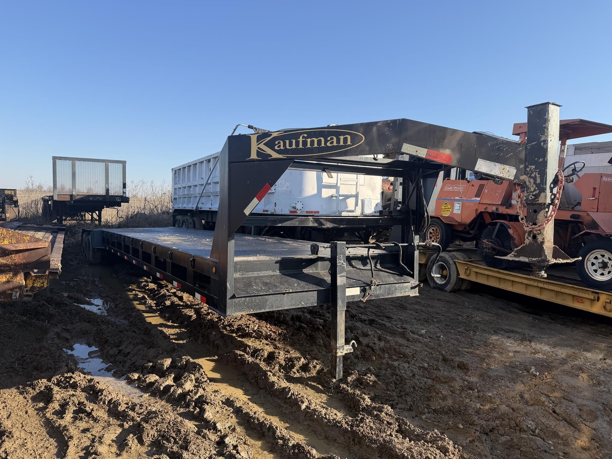 2017 Kaufman 43 ft flat deck/ dovetail