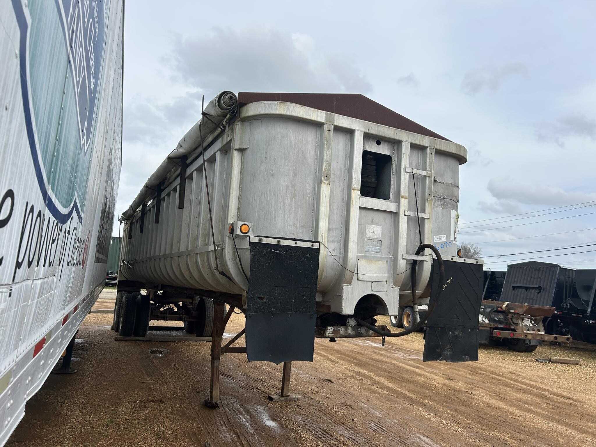 1977 Fruehauf 30 ft end dump