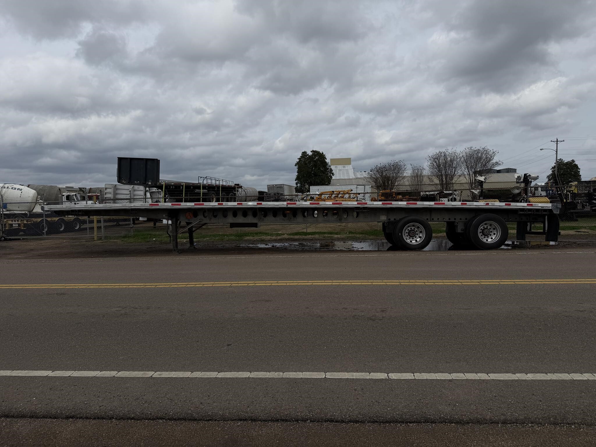 2015 Antares 48 ft flat bed