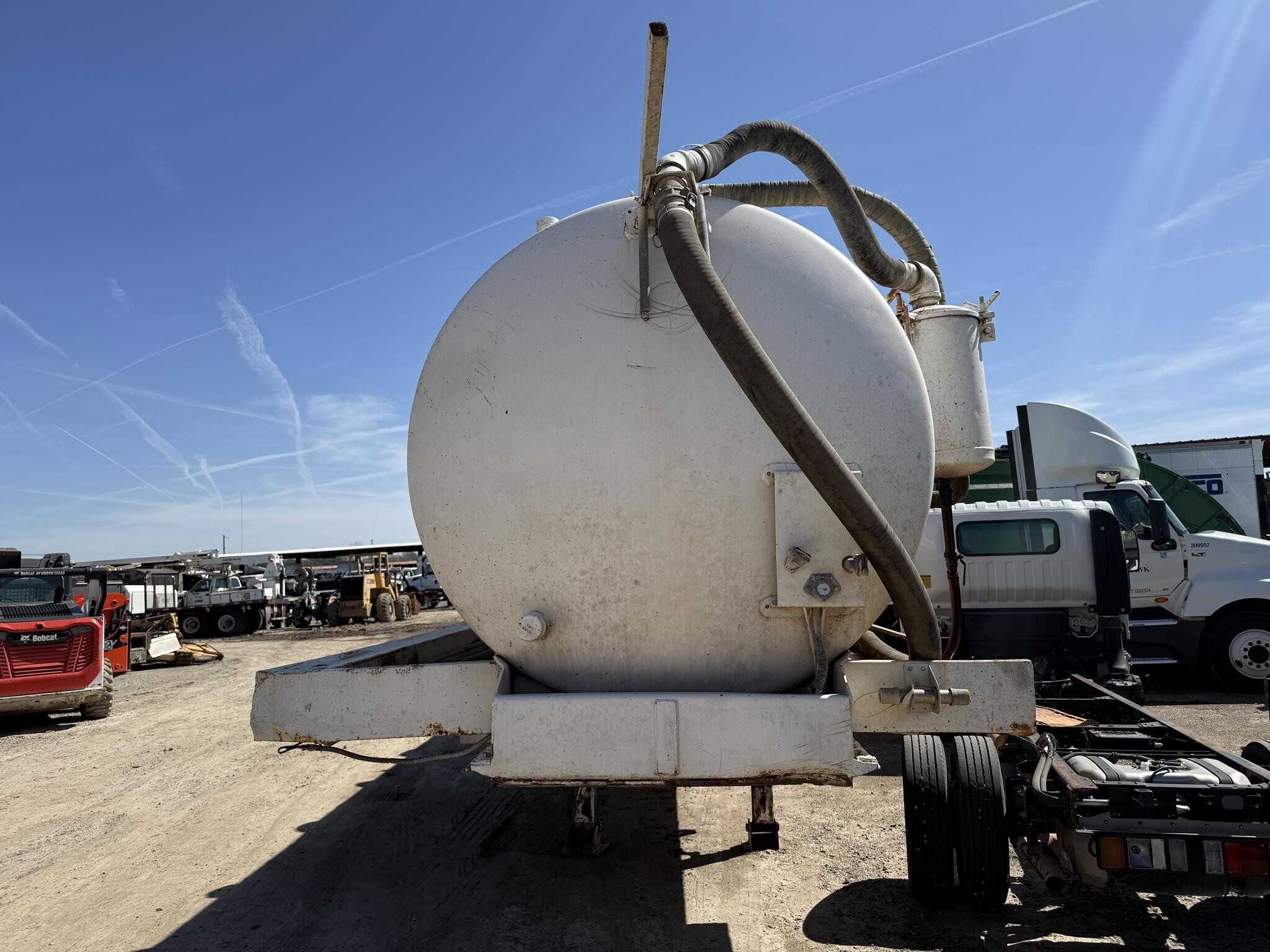 2011 Tytal 5460 gallon vac tank