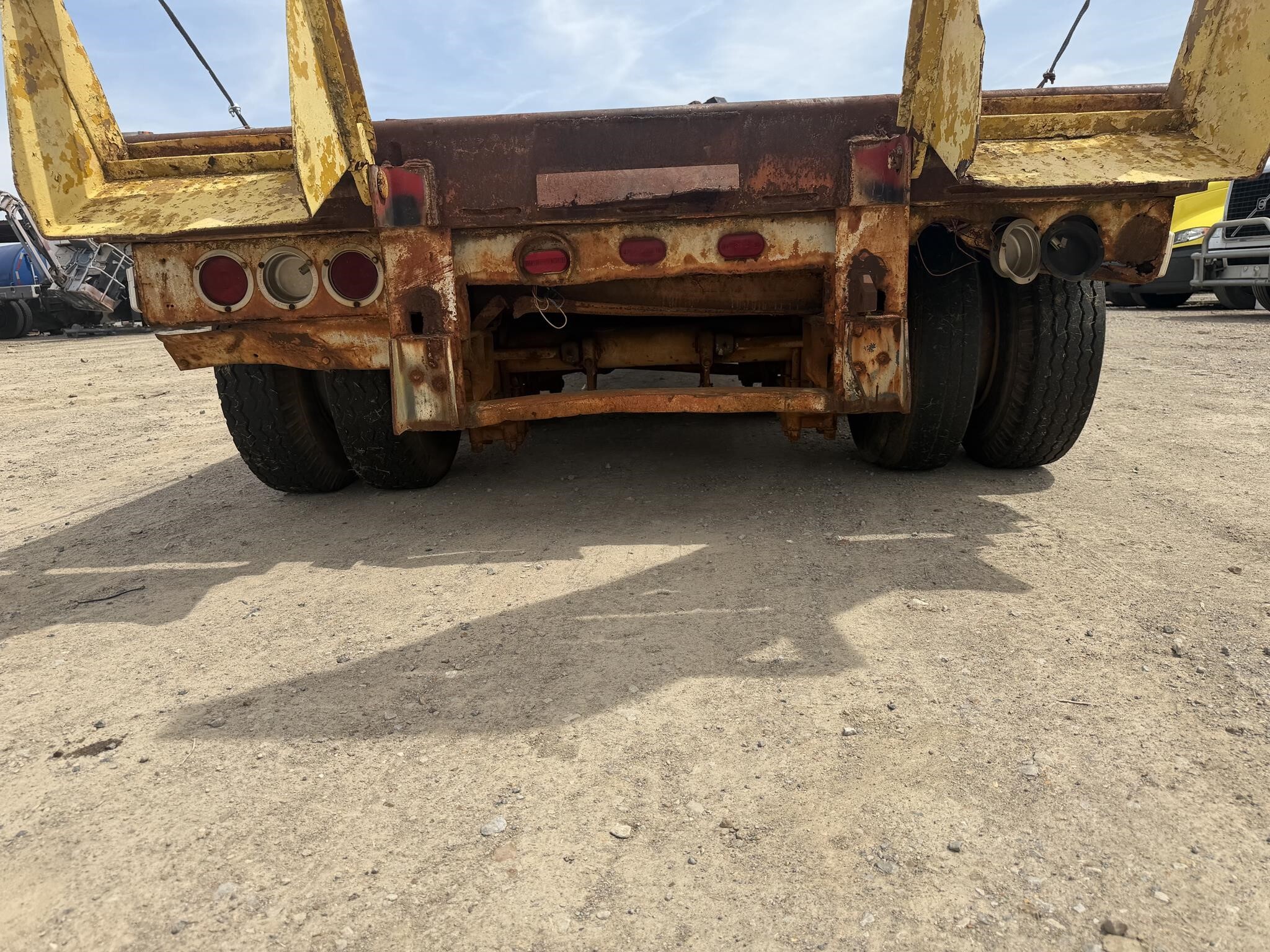 1985 Great Dane 40 ft drop deck/ ramps