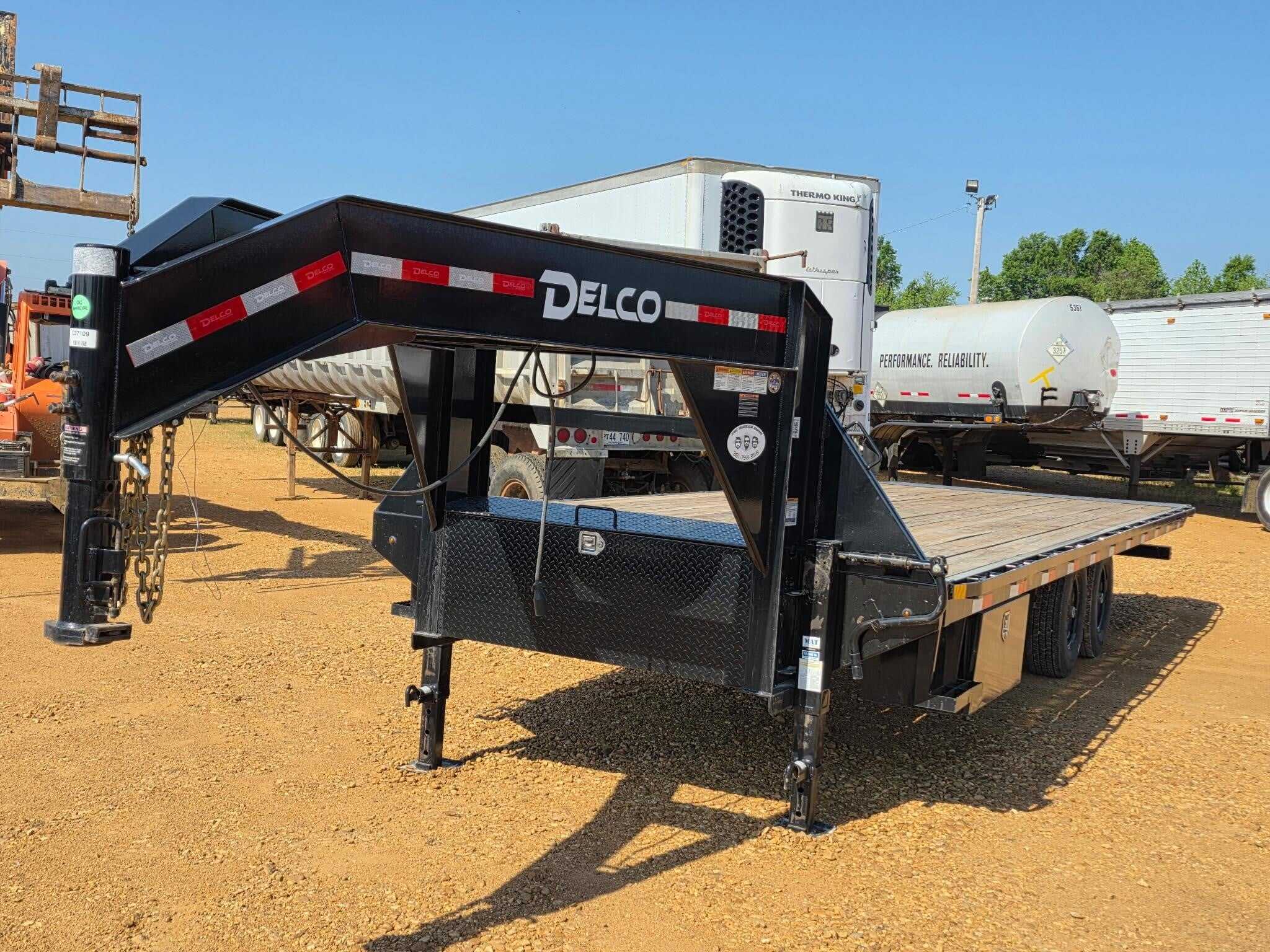2025 Delco 24 ft gooseneck tilt