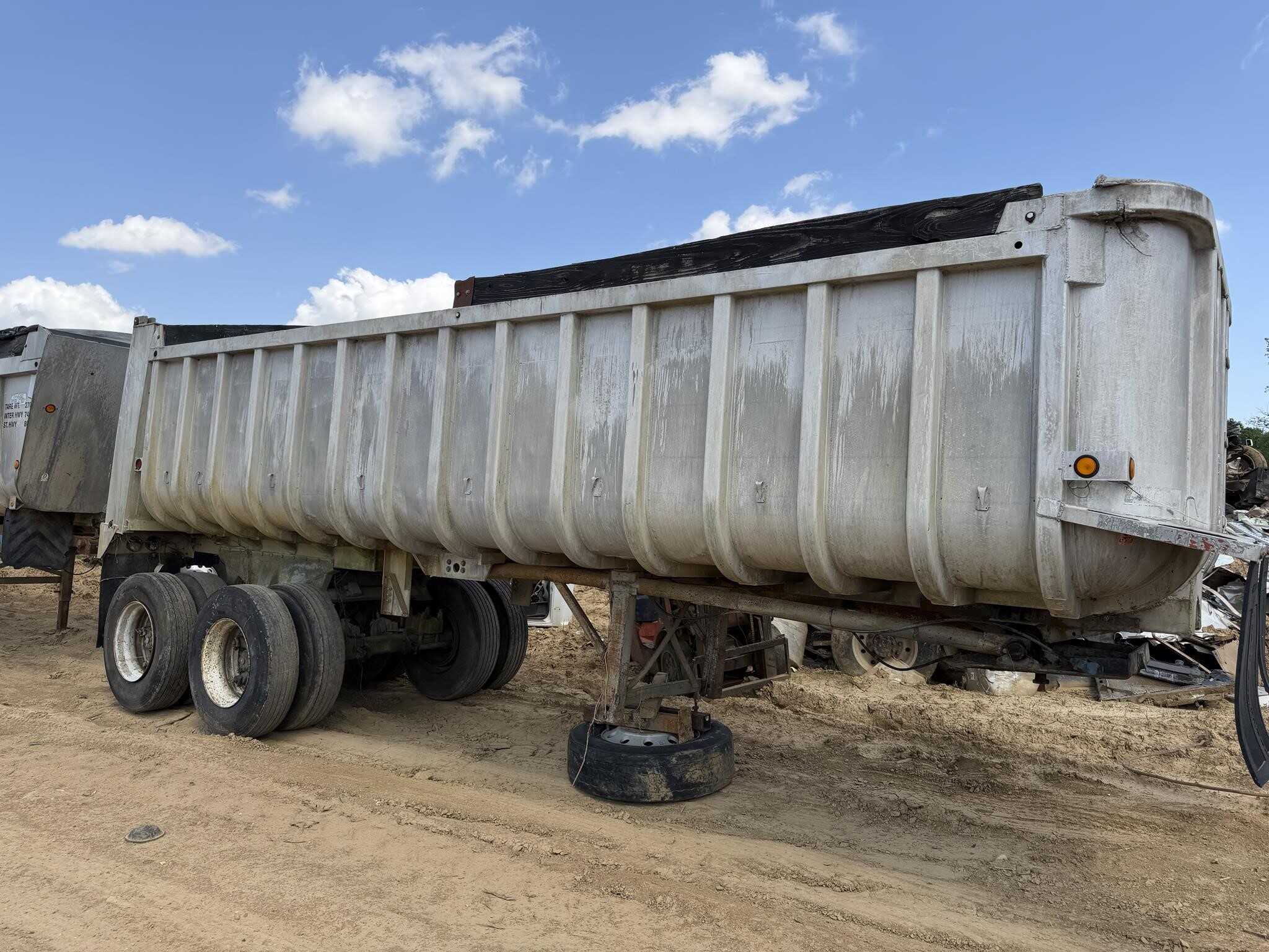 1980 Fruehauf 24 ft end dump