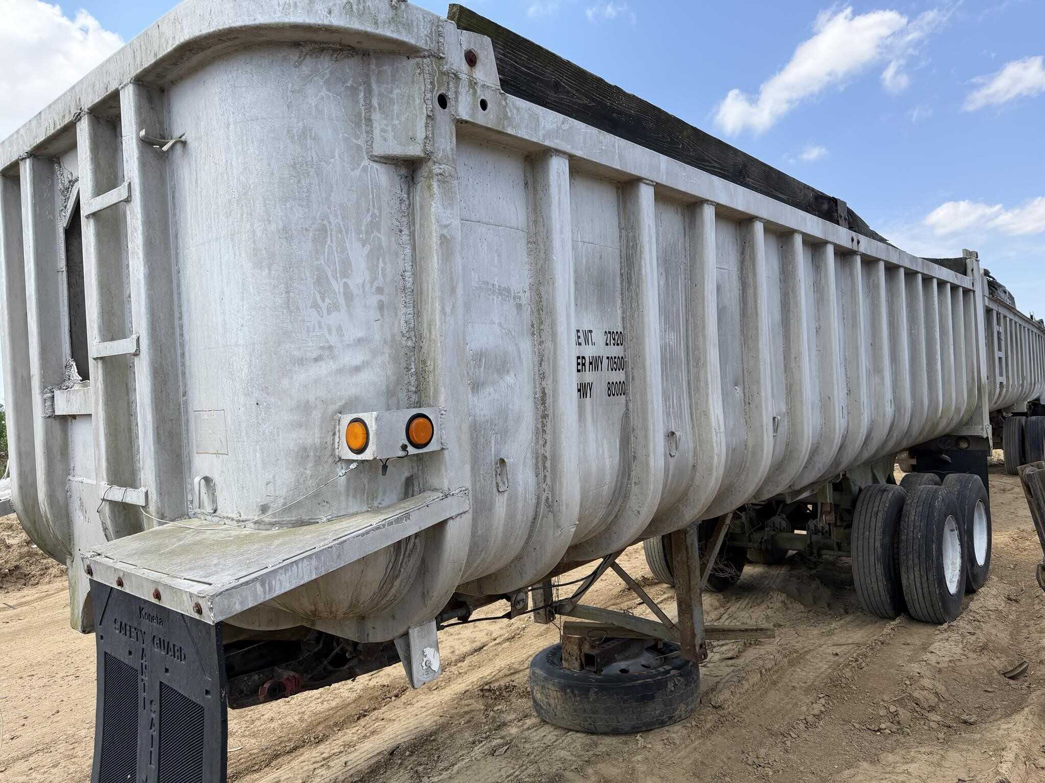 1980 Fruehauf 24 ft end dump