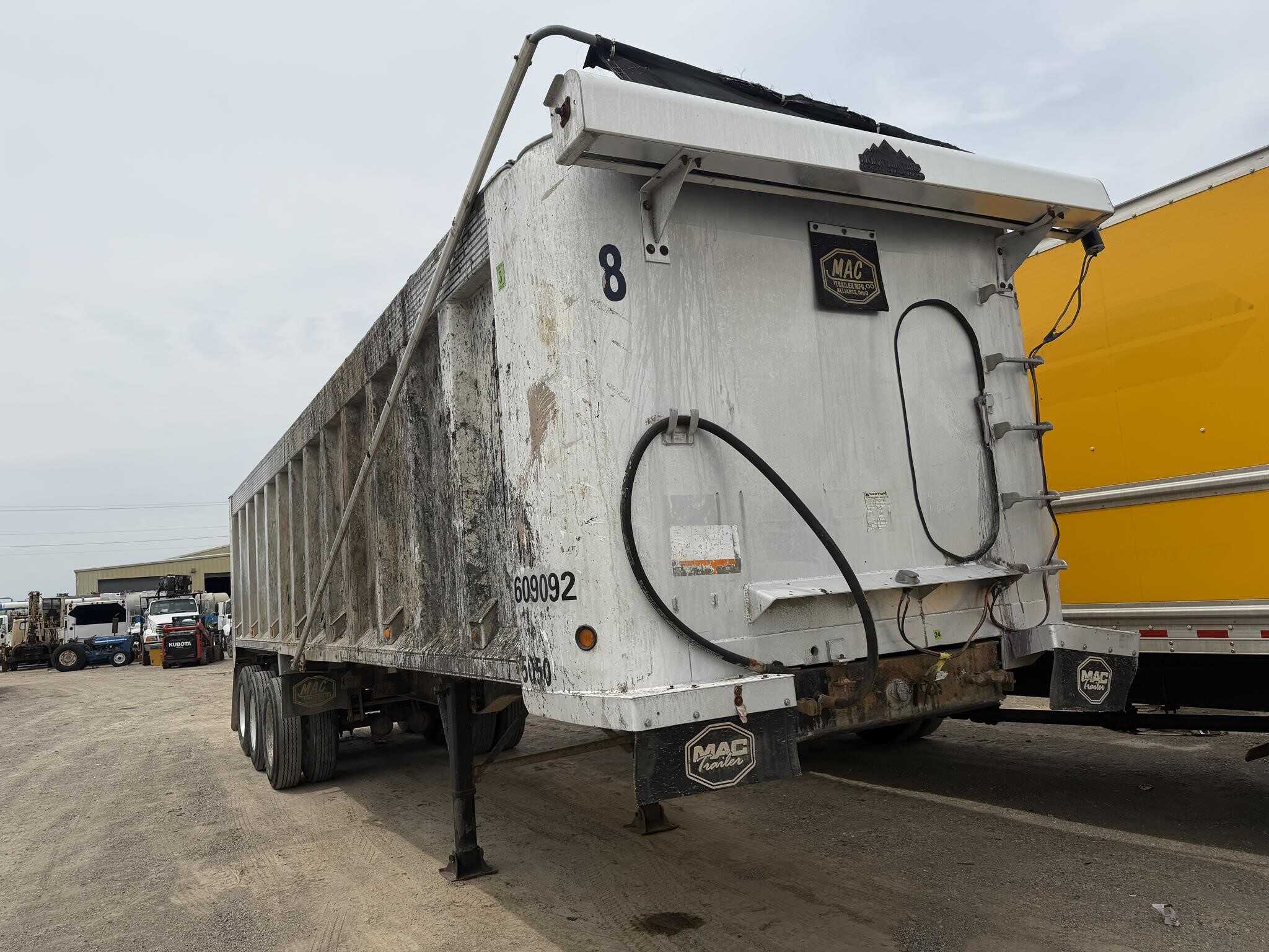 2009 Mac 35 ft end dump