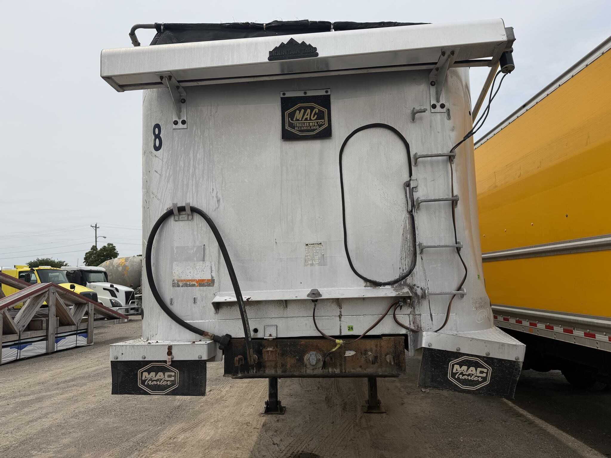 2009 Mac 35 ft end dump