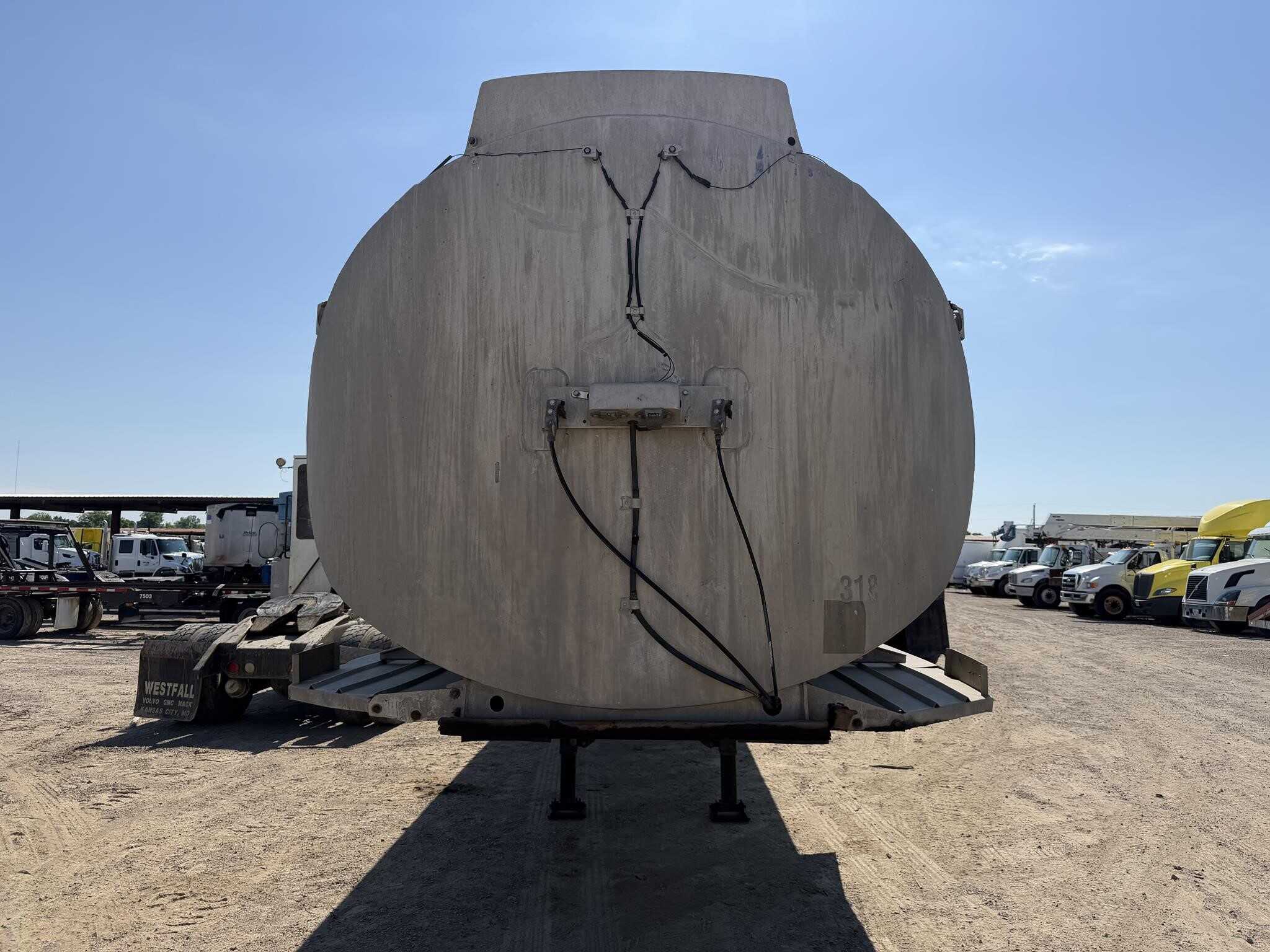1981 Great Dane 9200 gallon tank