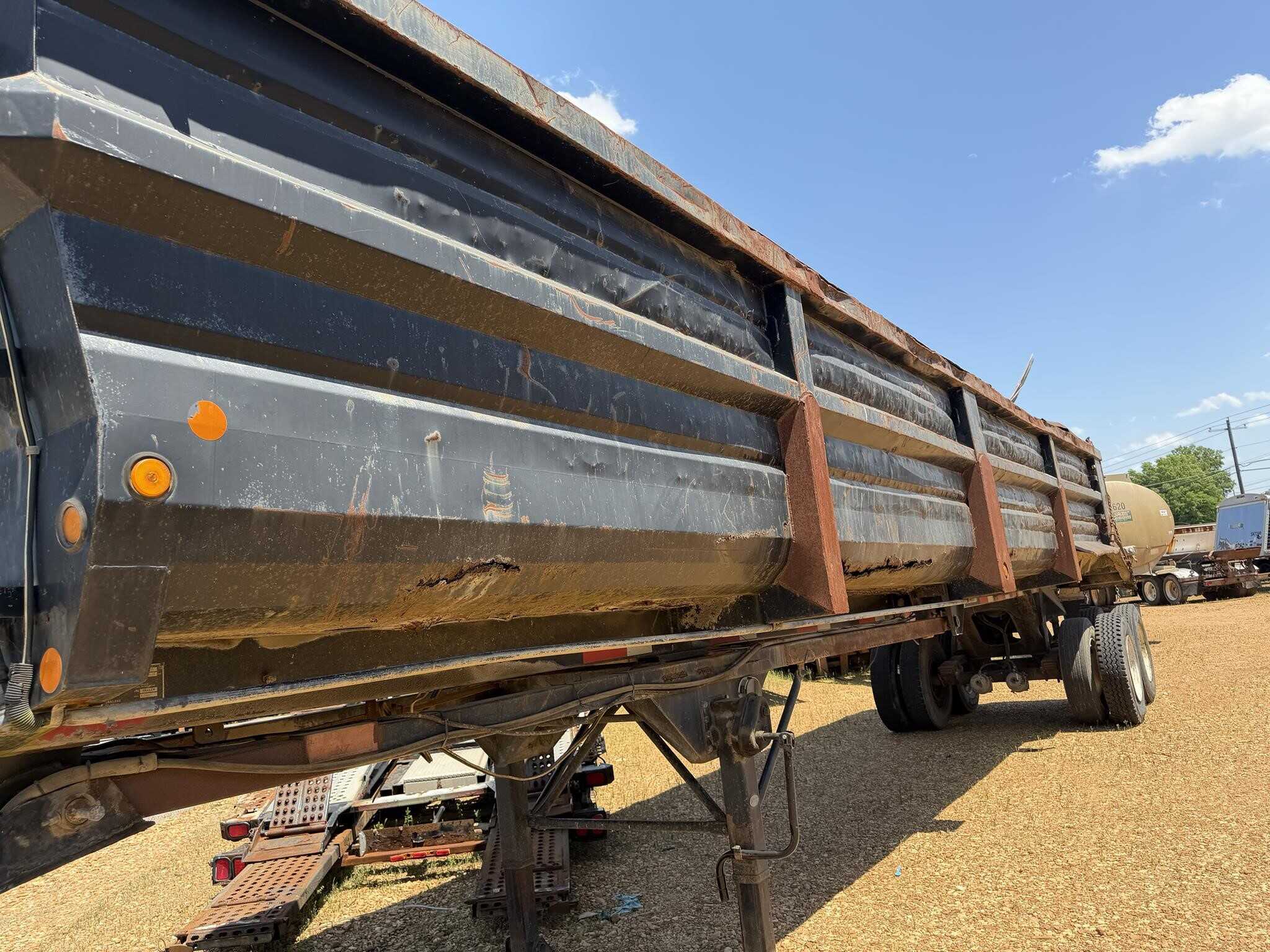 2007 Lufkin 38 ft end dump