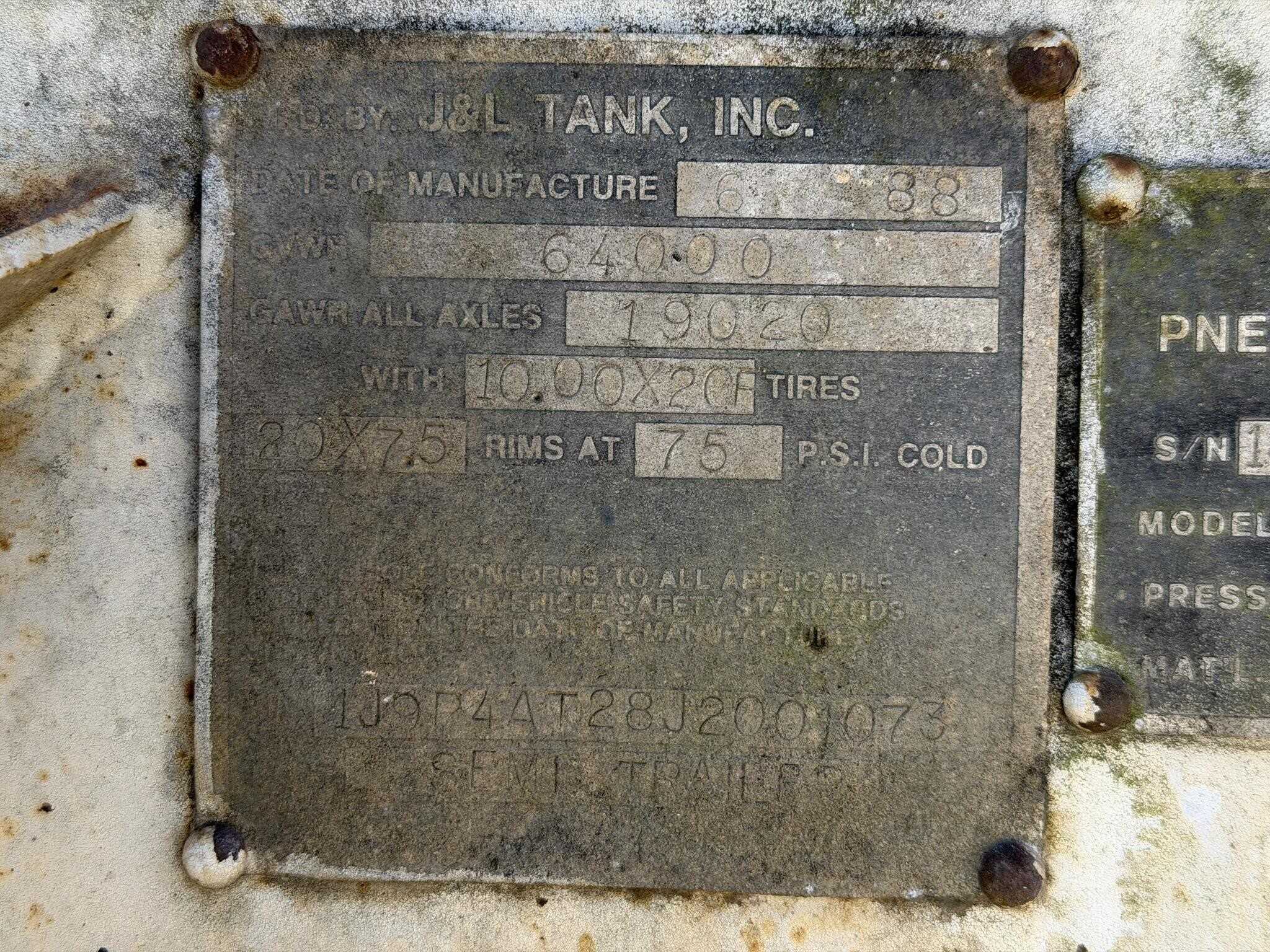 1988 J&L 1000 cubic ft tank
