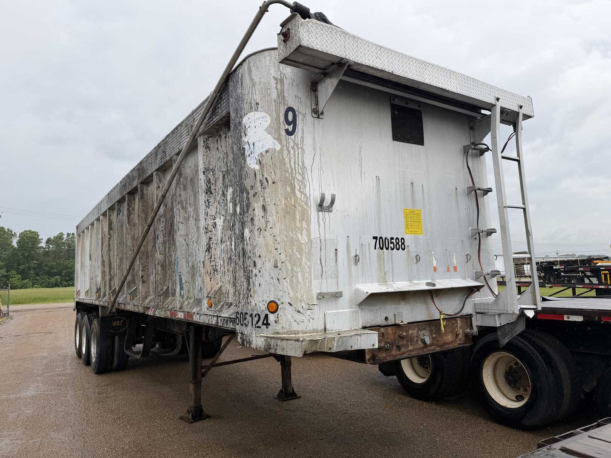 2005 Mac 35 ft end dump