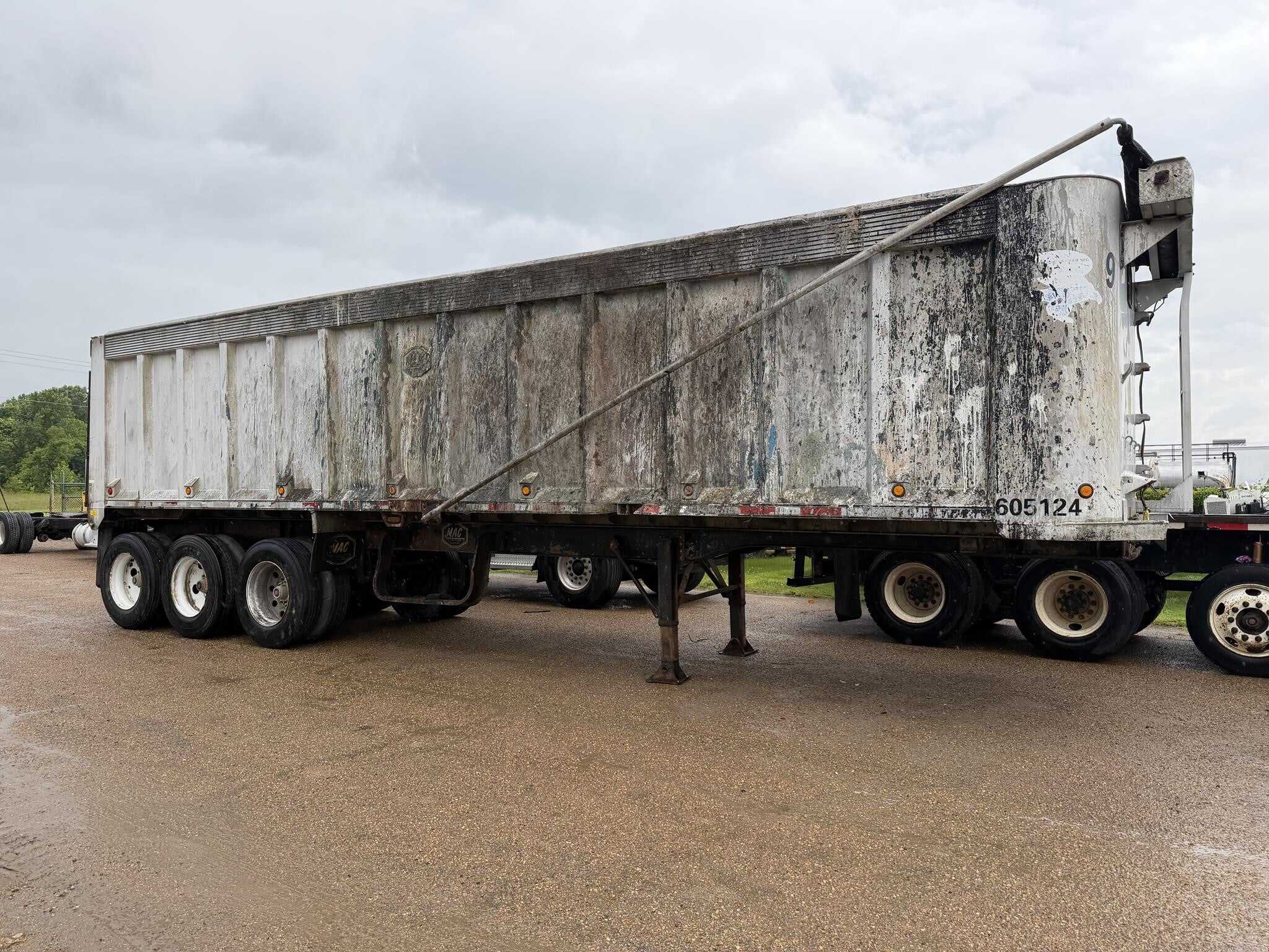 2005 Mac 35 ft end dump