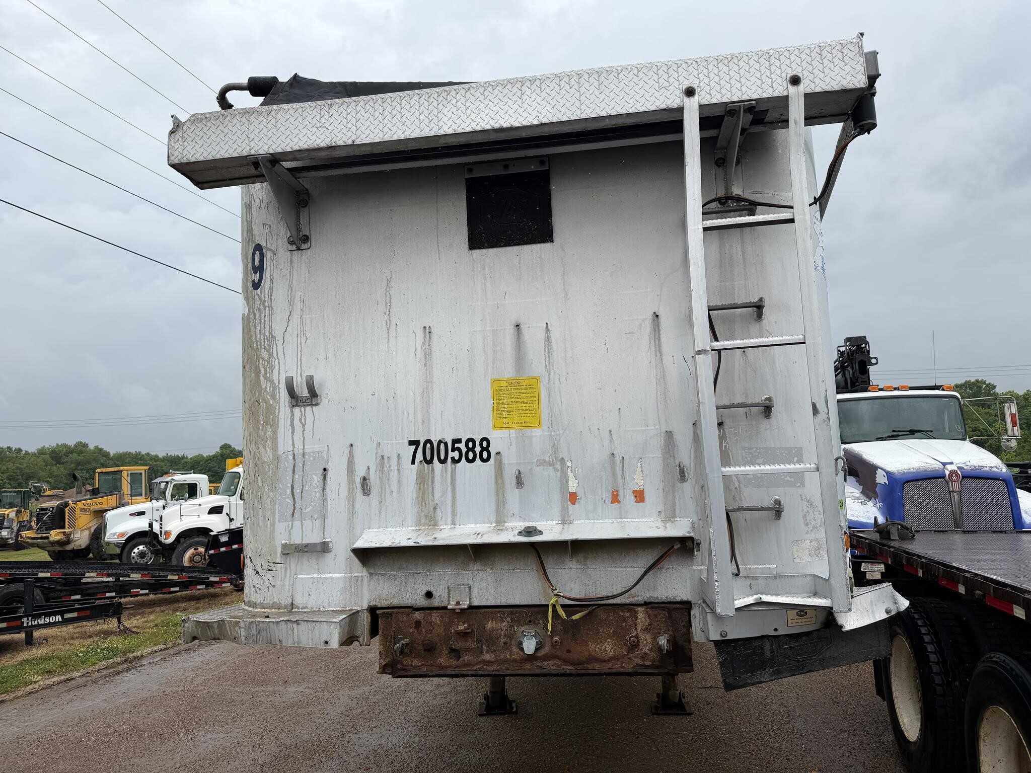 2005 Mac 35 ft end dump