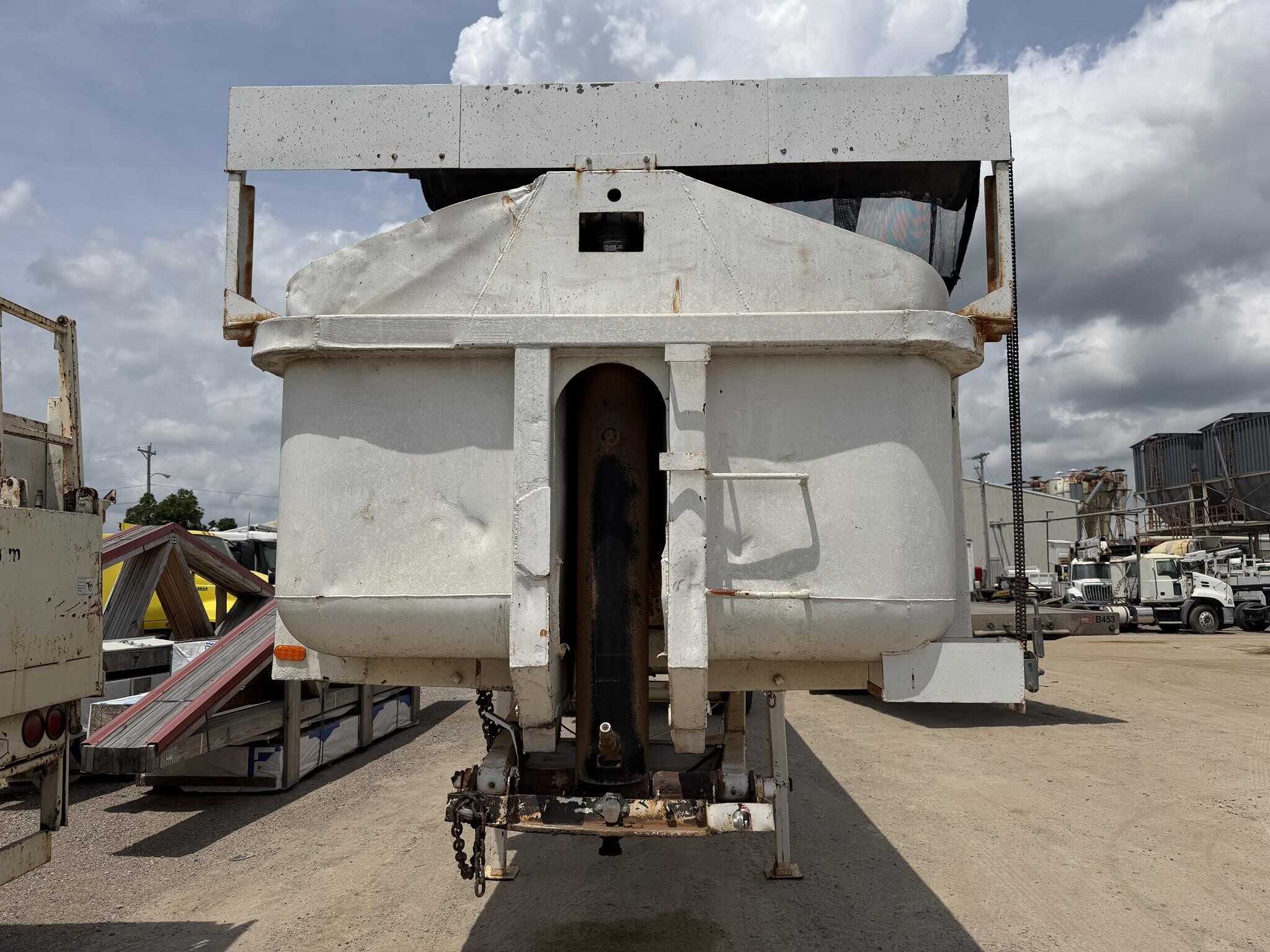 1985 Clement 35 ft end dump