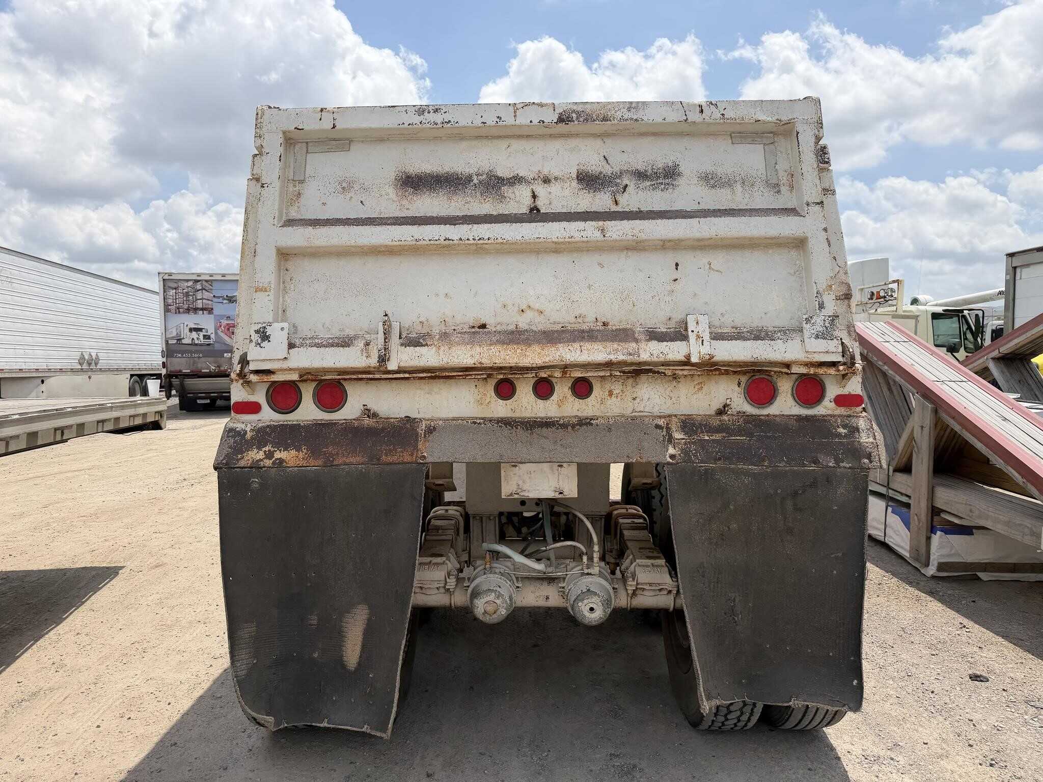 1985 Clement 35 ft end dump