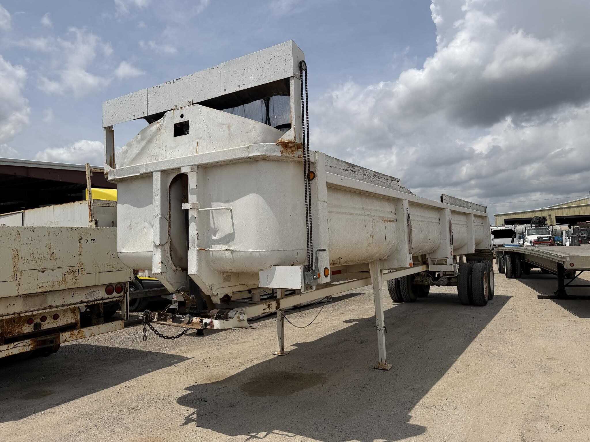 1985 Clement 35 ft end dump