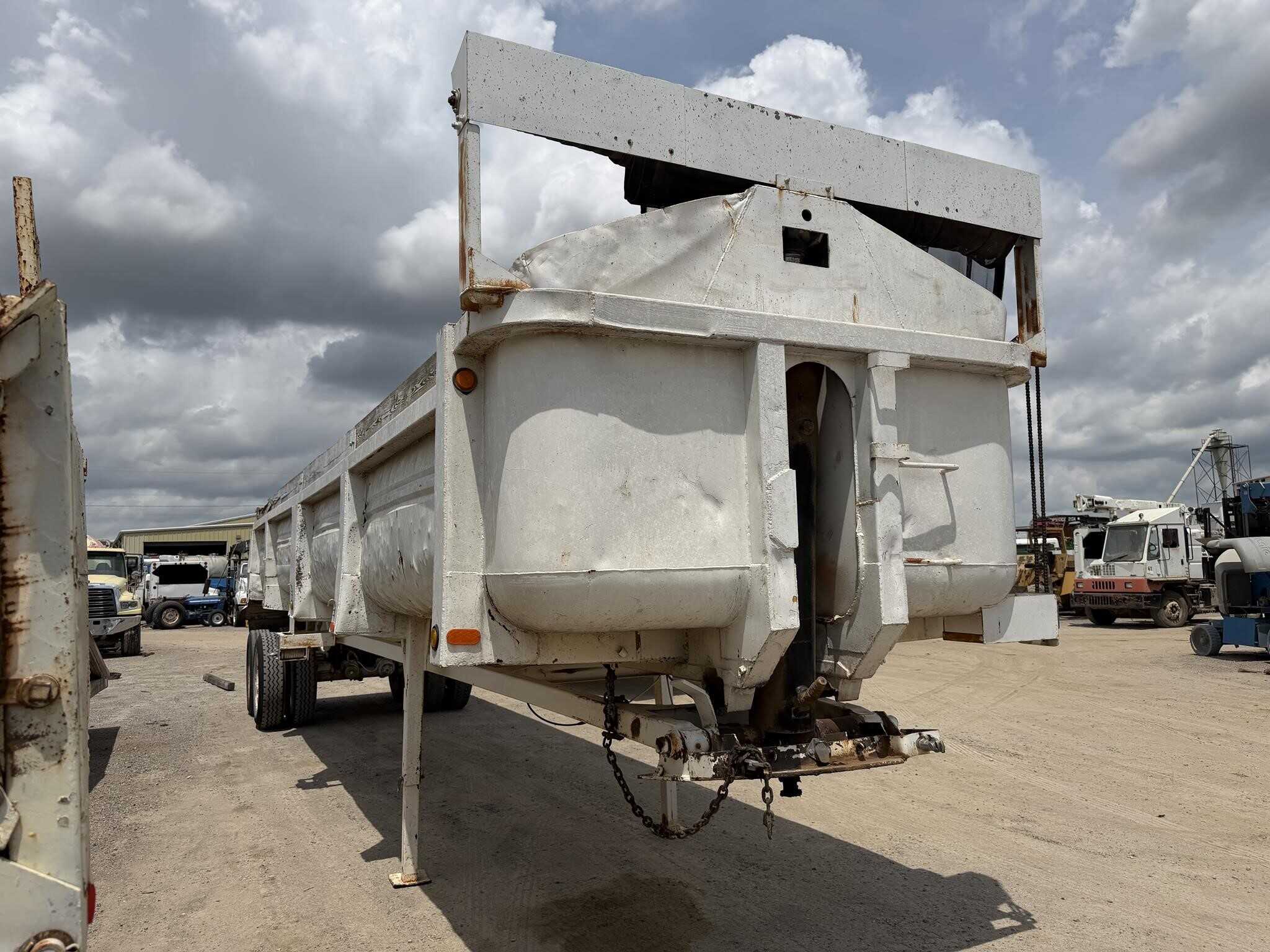 1985 Clement 35 ft end dump