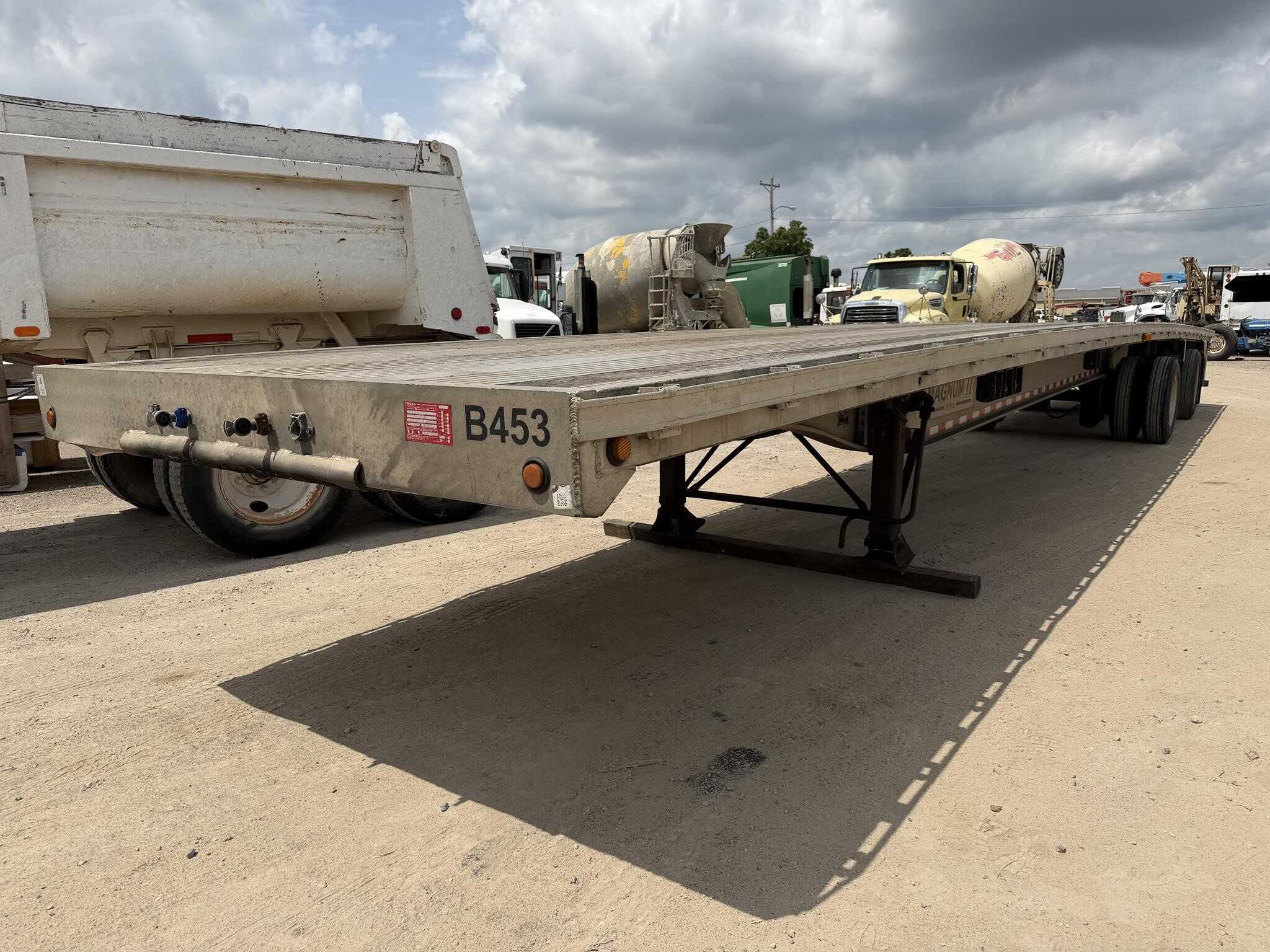 2014 Kruz 53 ft flat bed