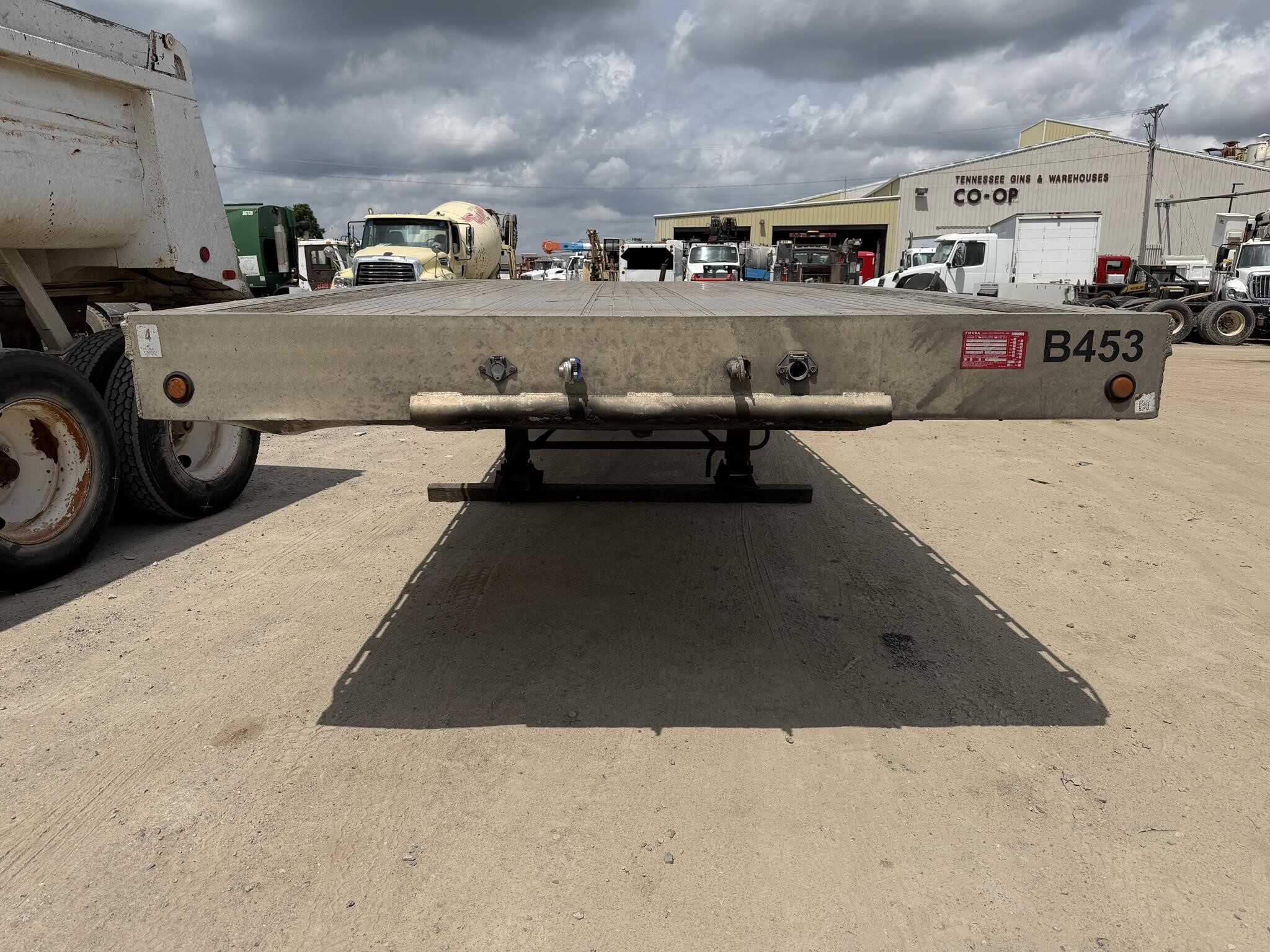 2014 Kruz 53 ft flat bed