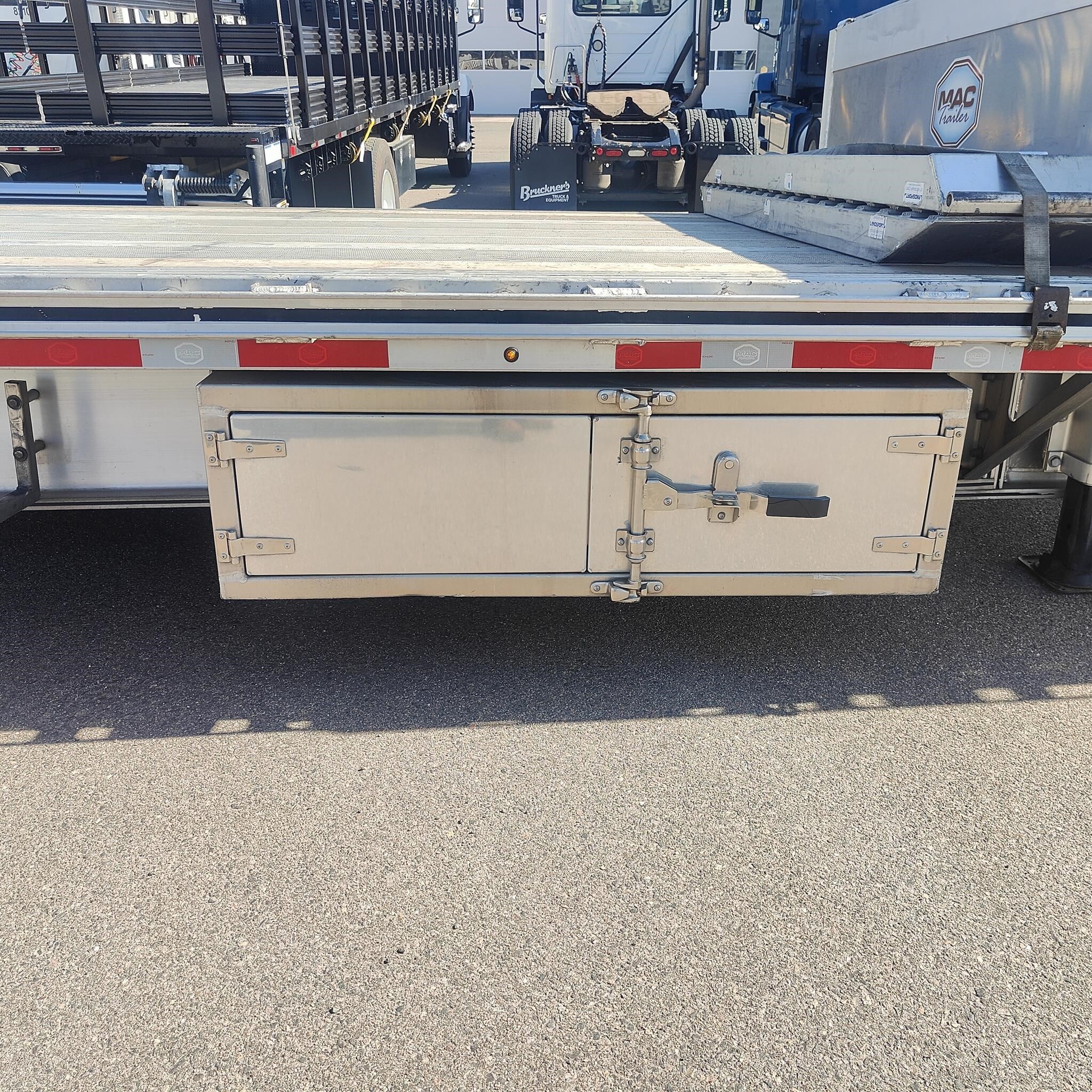 2024 Mac 53' aluminum step deck