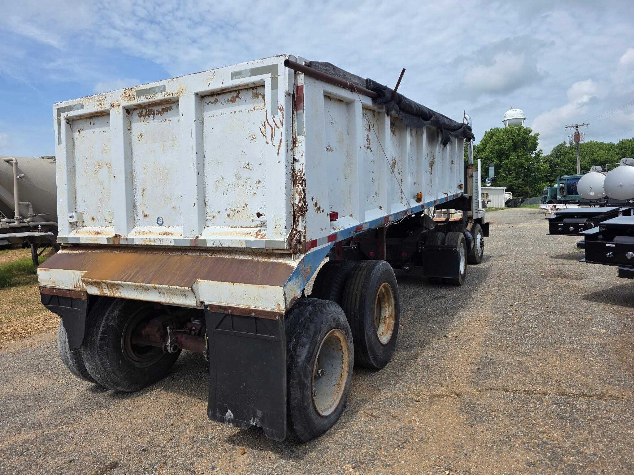 1981 Hilbilt 22 ft dump