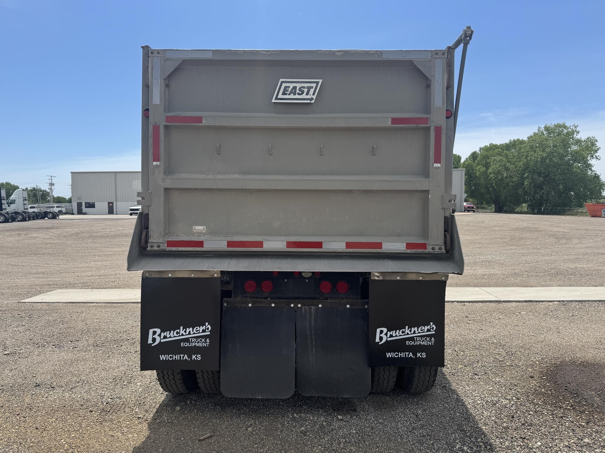 2006 East 28' end dump