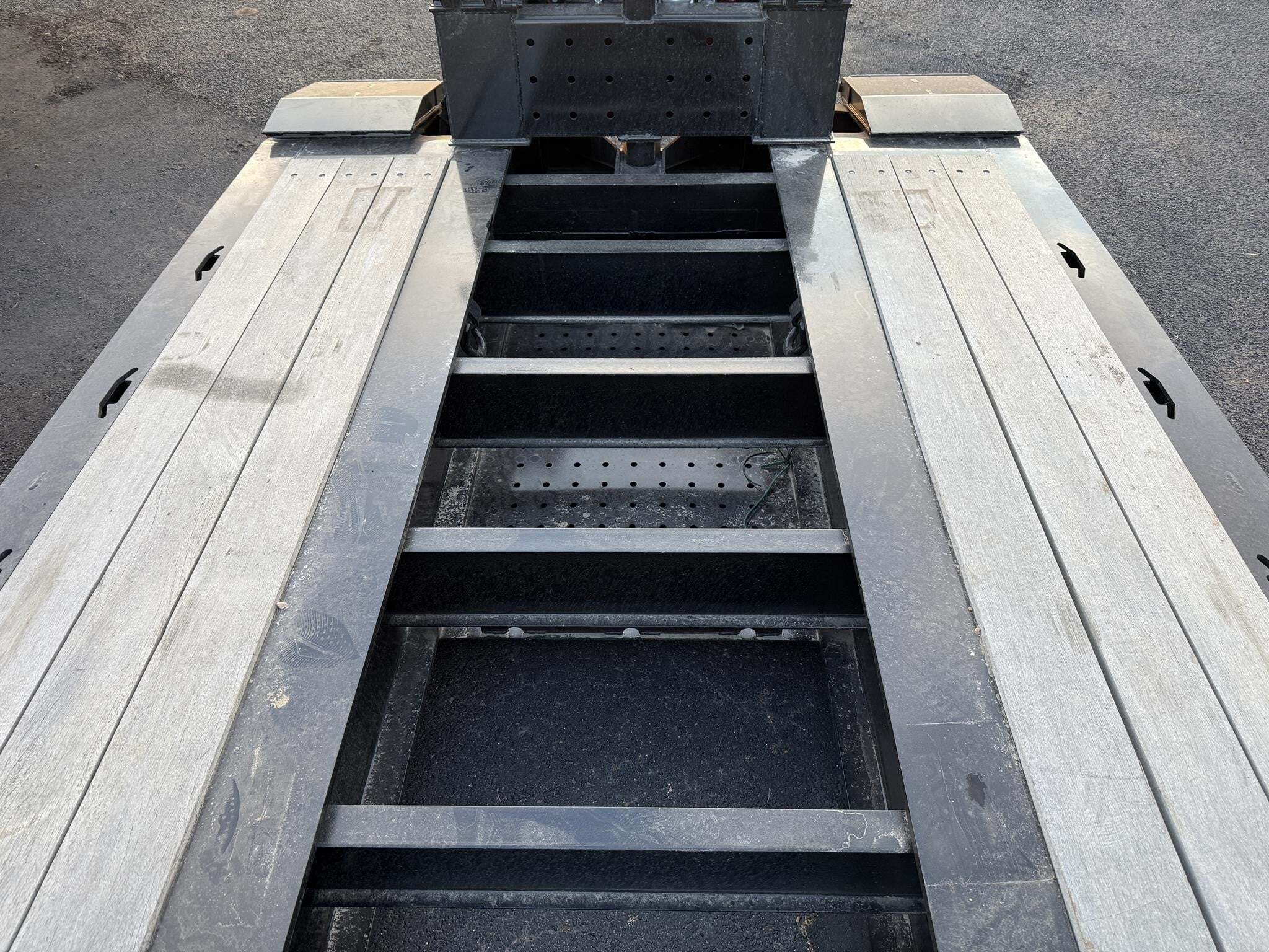 2027 Load King 554ss-quad axle