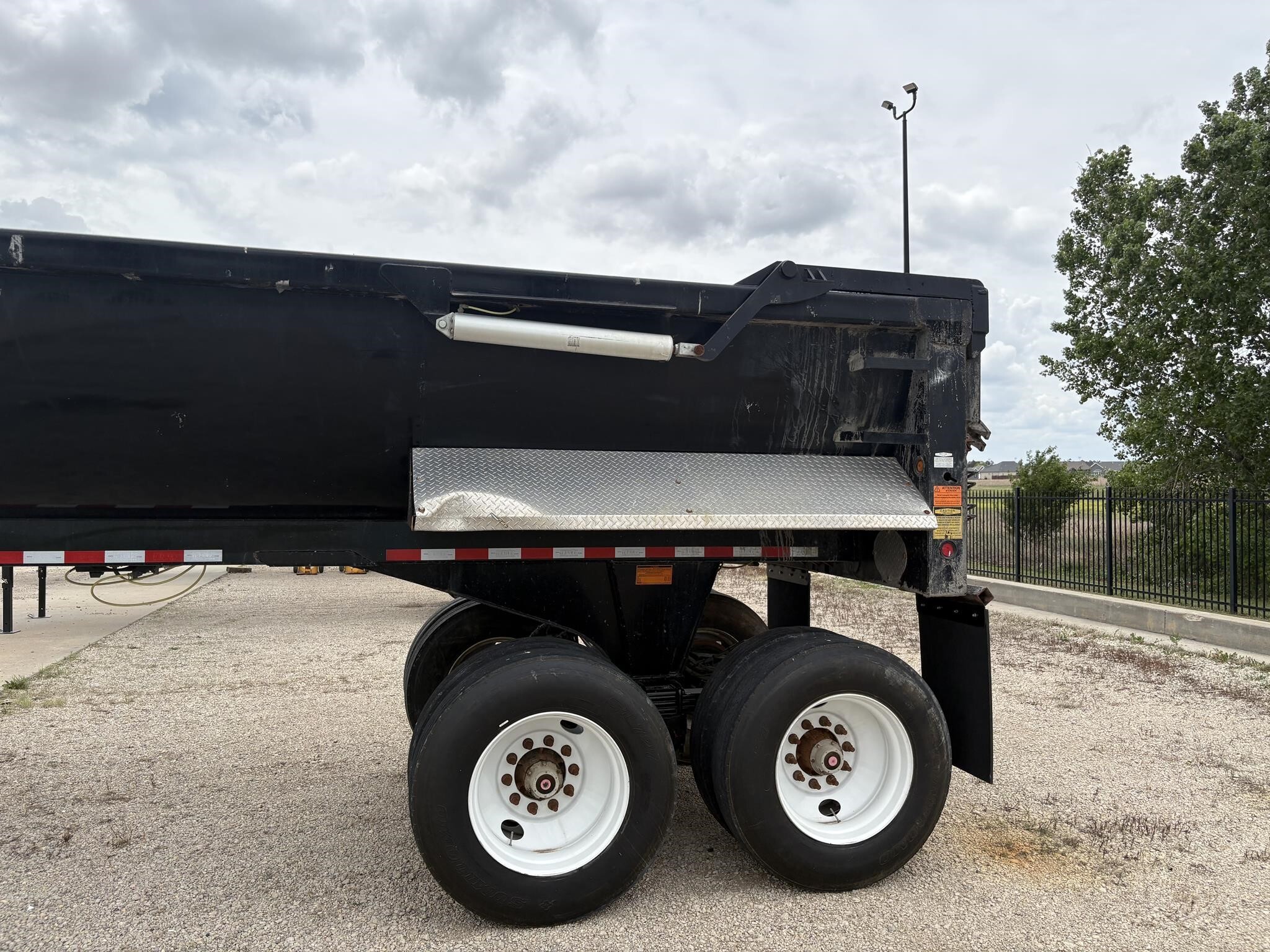 2023 Construction Trailer Specialist hrd32