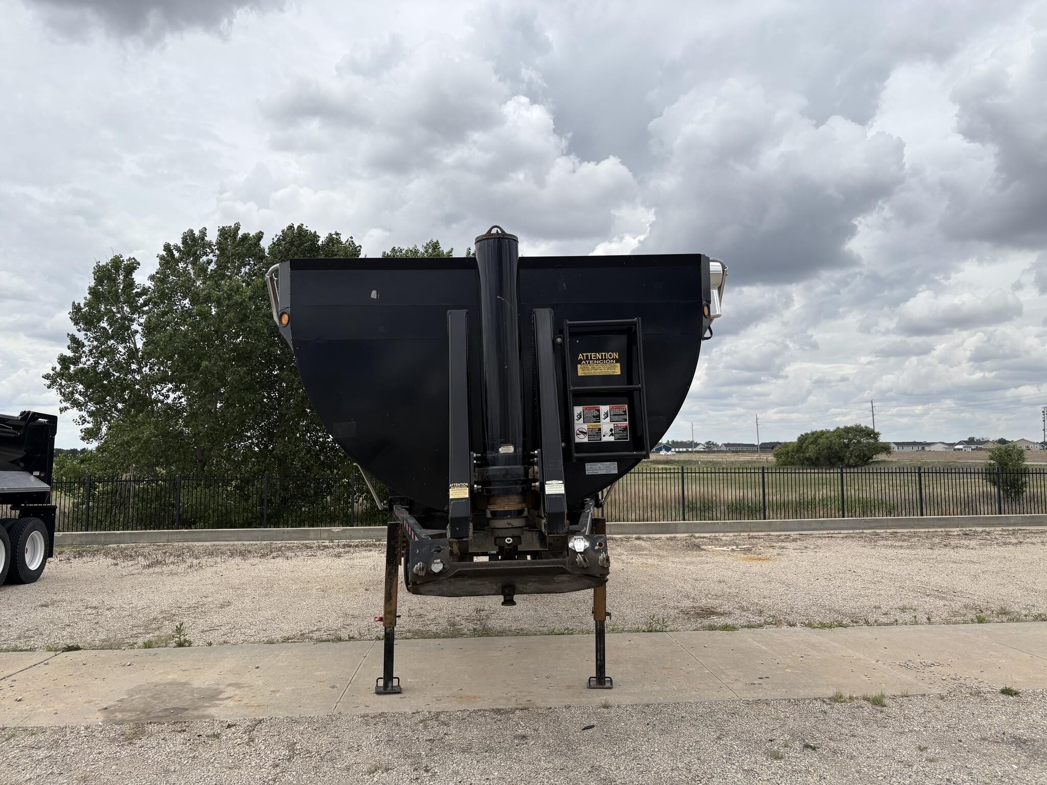 2023 Construction Trailer Specialist hrd32
