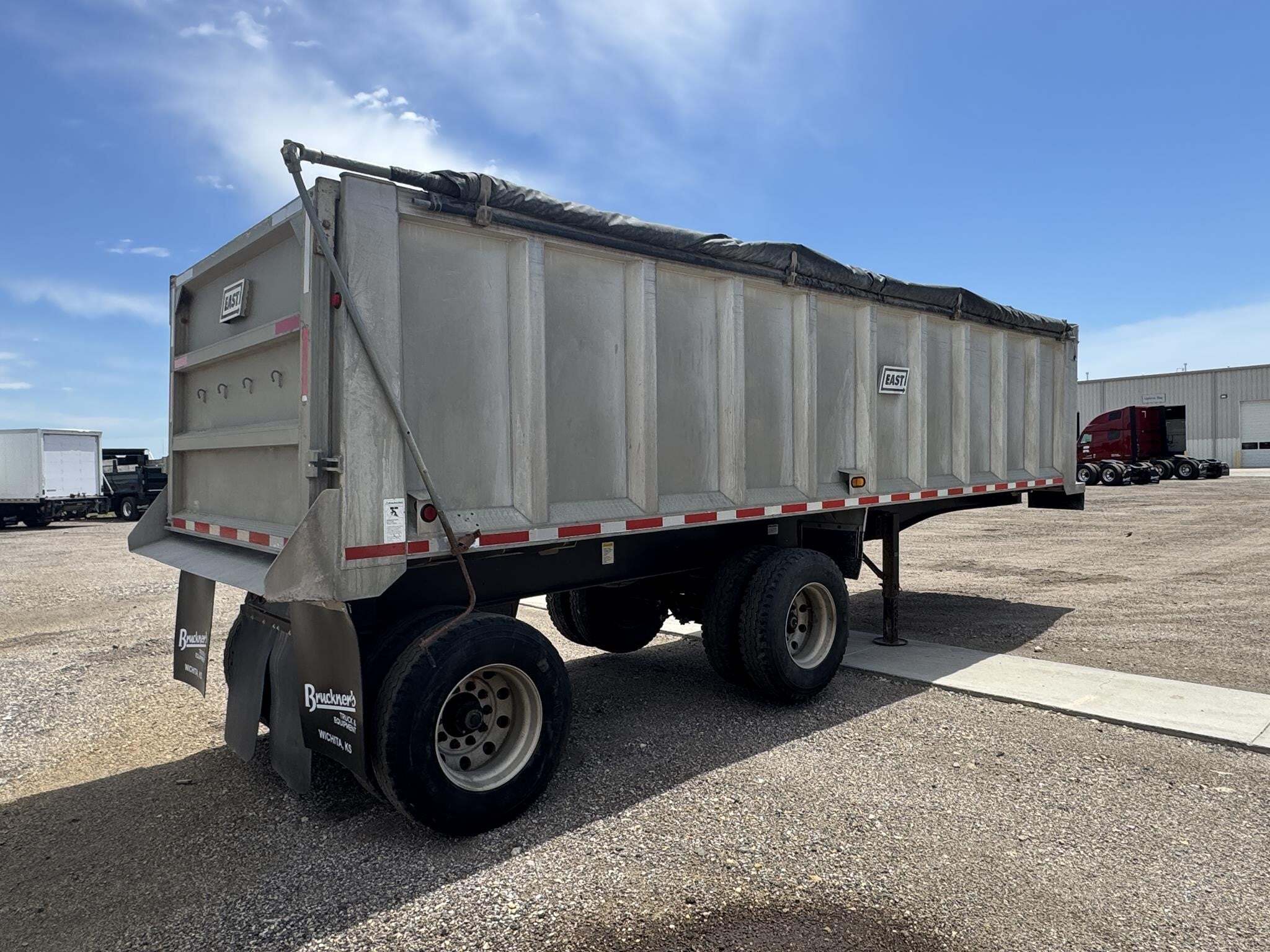 2006 East 28' end dump