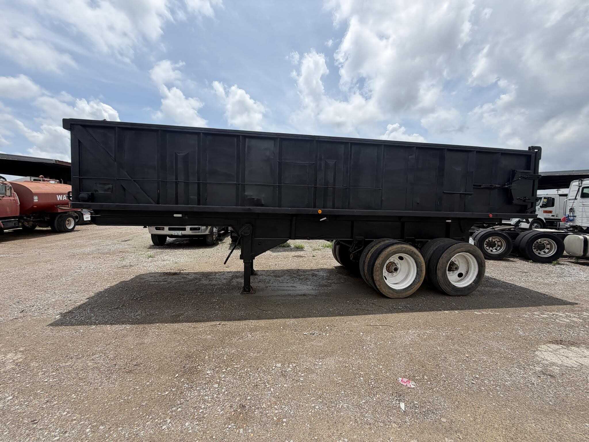 1990 Shop Built 28 ft sludge trailer
