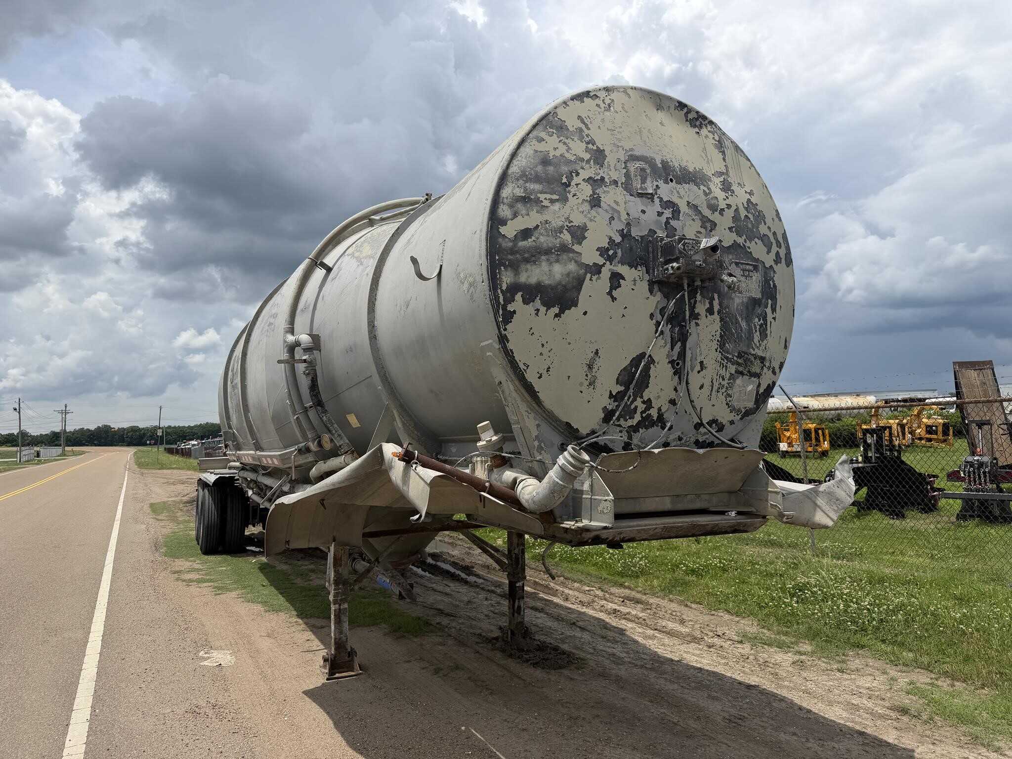 1974 Butler 1025 cube tank