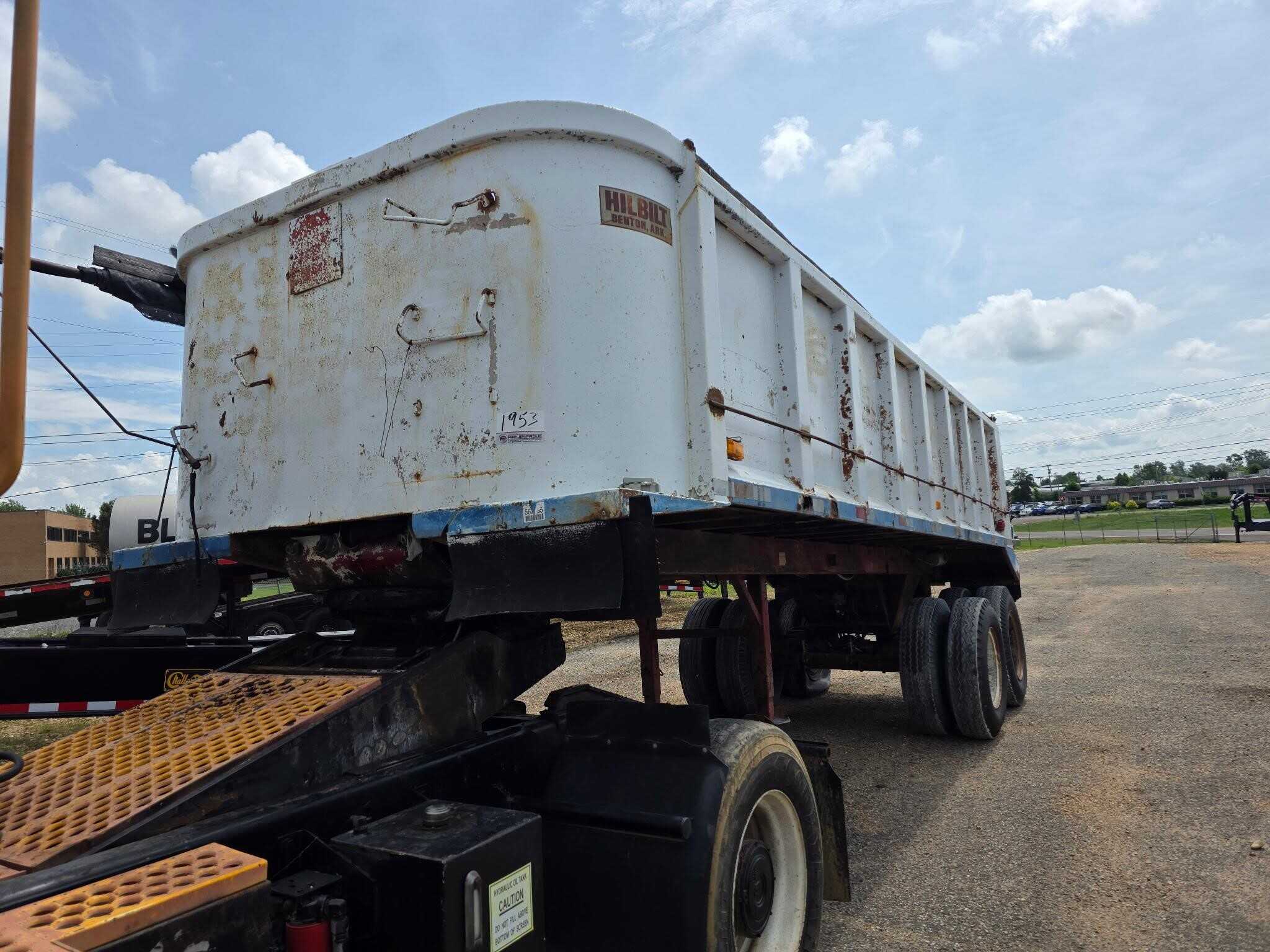 1981 Hilbilt 22 ft dump