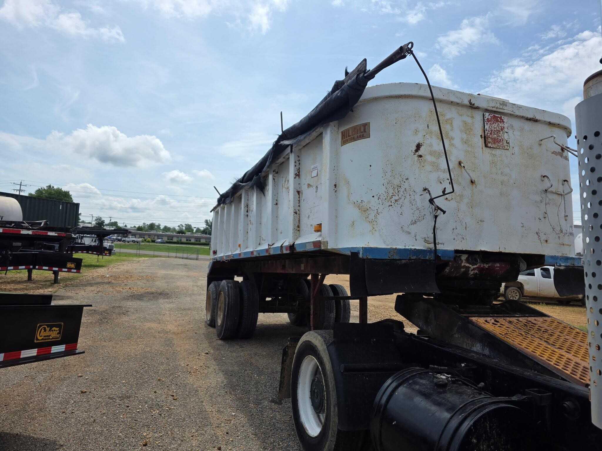 1981 Hilbilt 22 ft dump