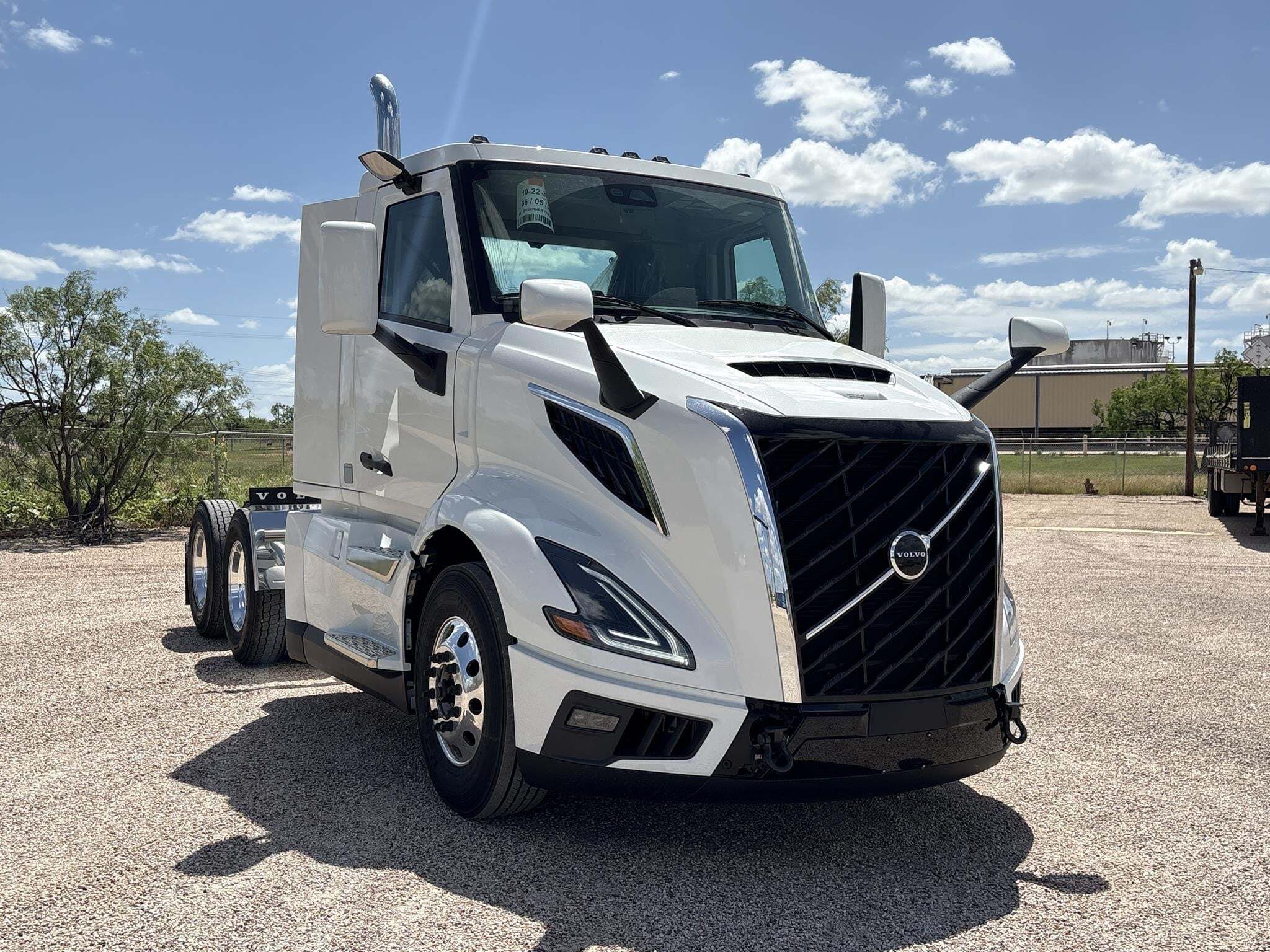 New 2026 VOLVO VNL64T300 Conventional - Day Cab in Dallas, TX