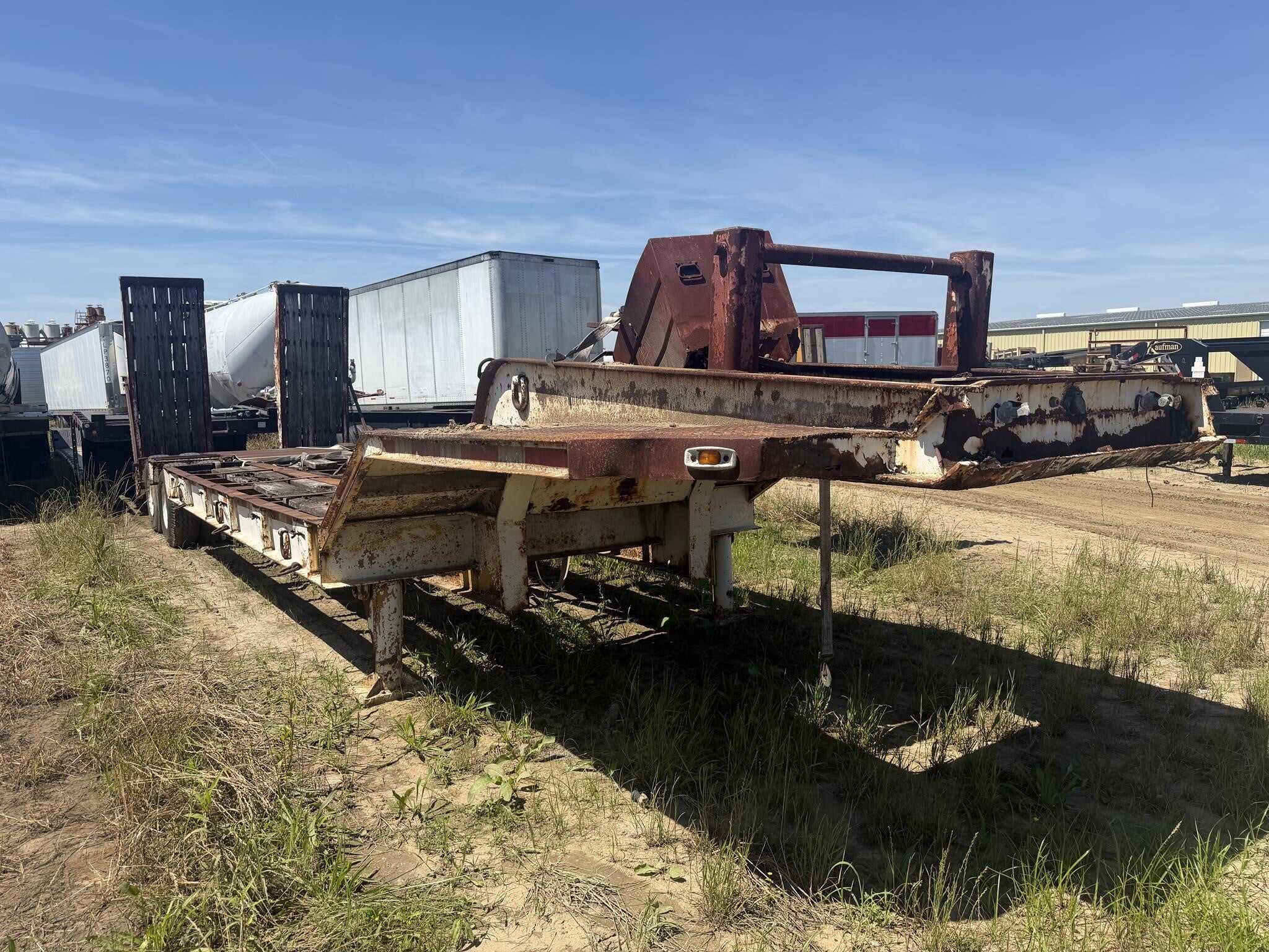 1976 Phelan 25 ton lowboy