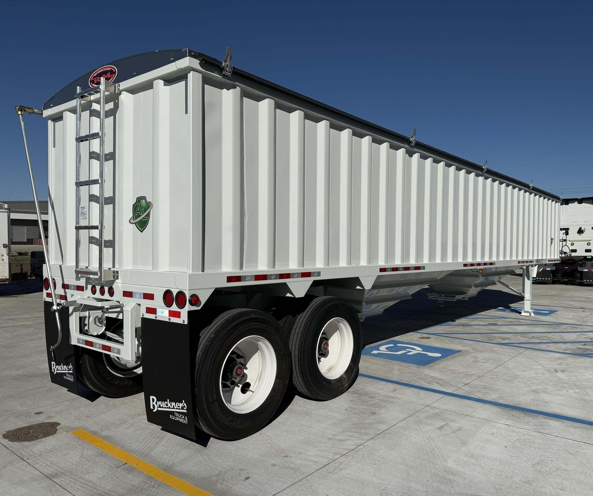 2027 Armor Lite 40' steel grain hopper