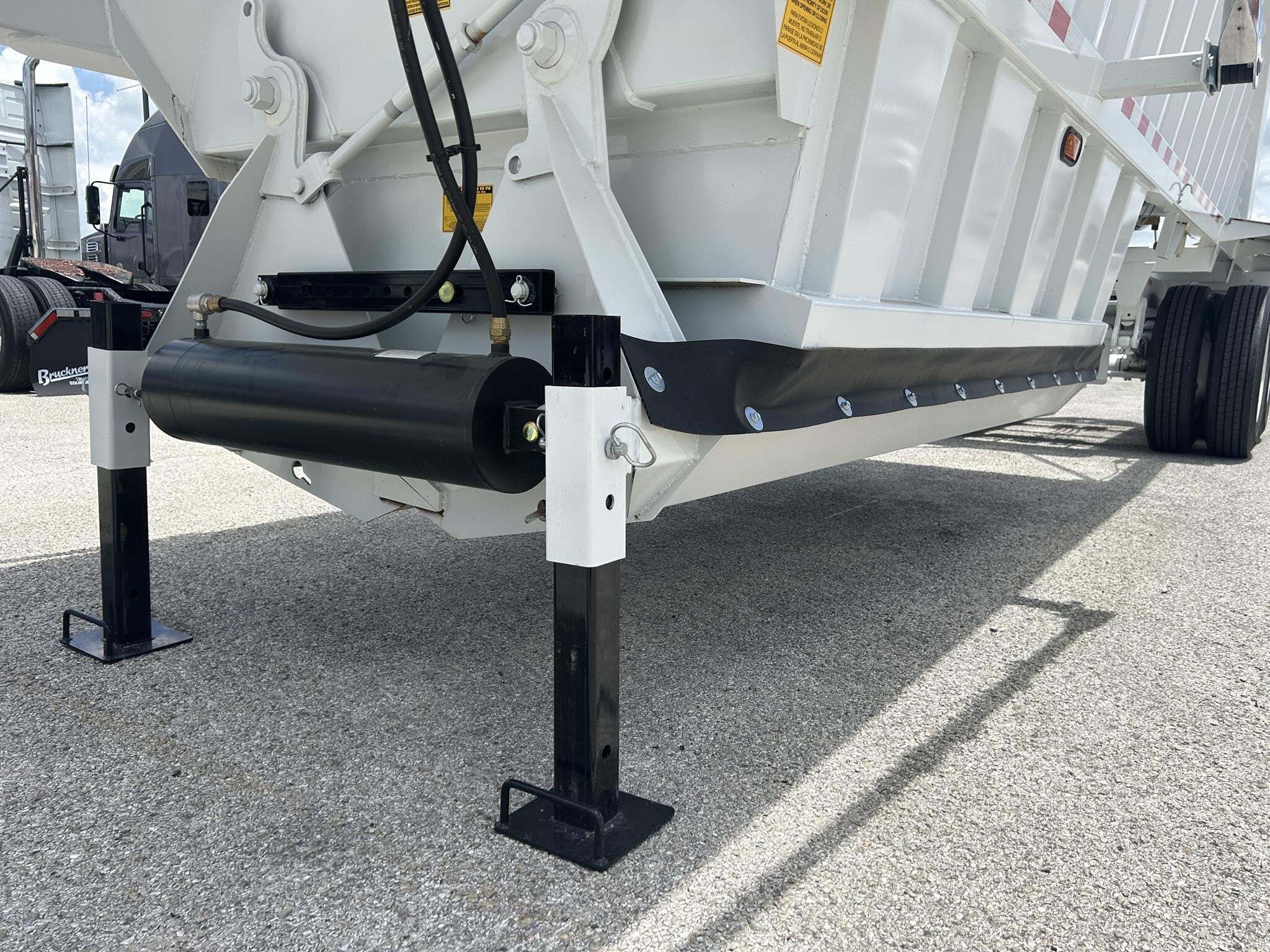 2027 Construction Trailer Specialist bdt-40 spring ride