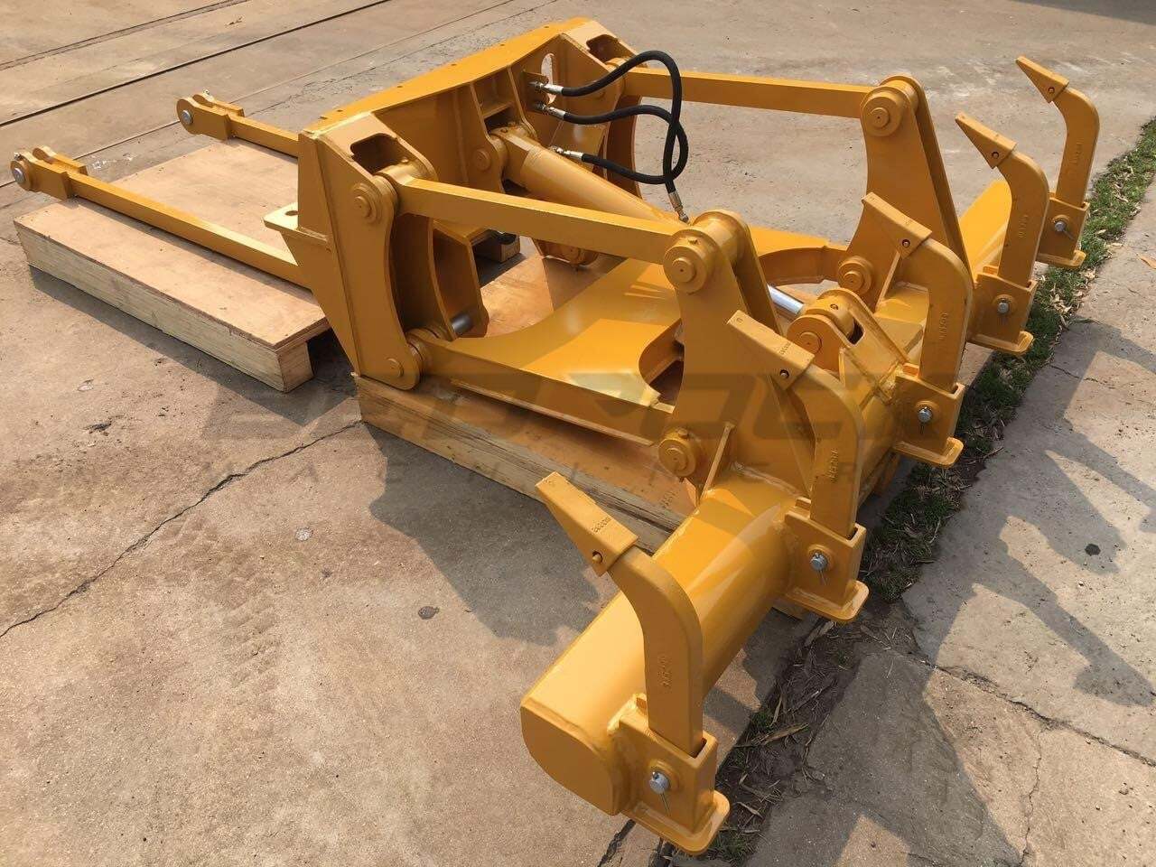 New 2026 BEDROCK RIPPER FITS CAT 120H/135H MOTOR GRADER Rippers in ...