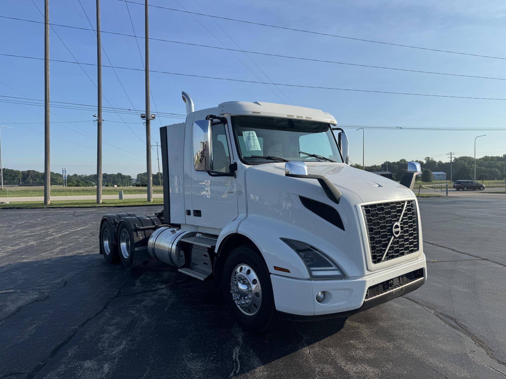 Used 2019 VOLVO VNL64T200 Conventional - Day Cab in Effingham, IL