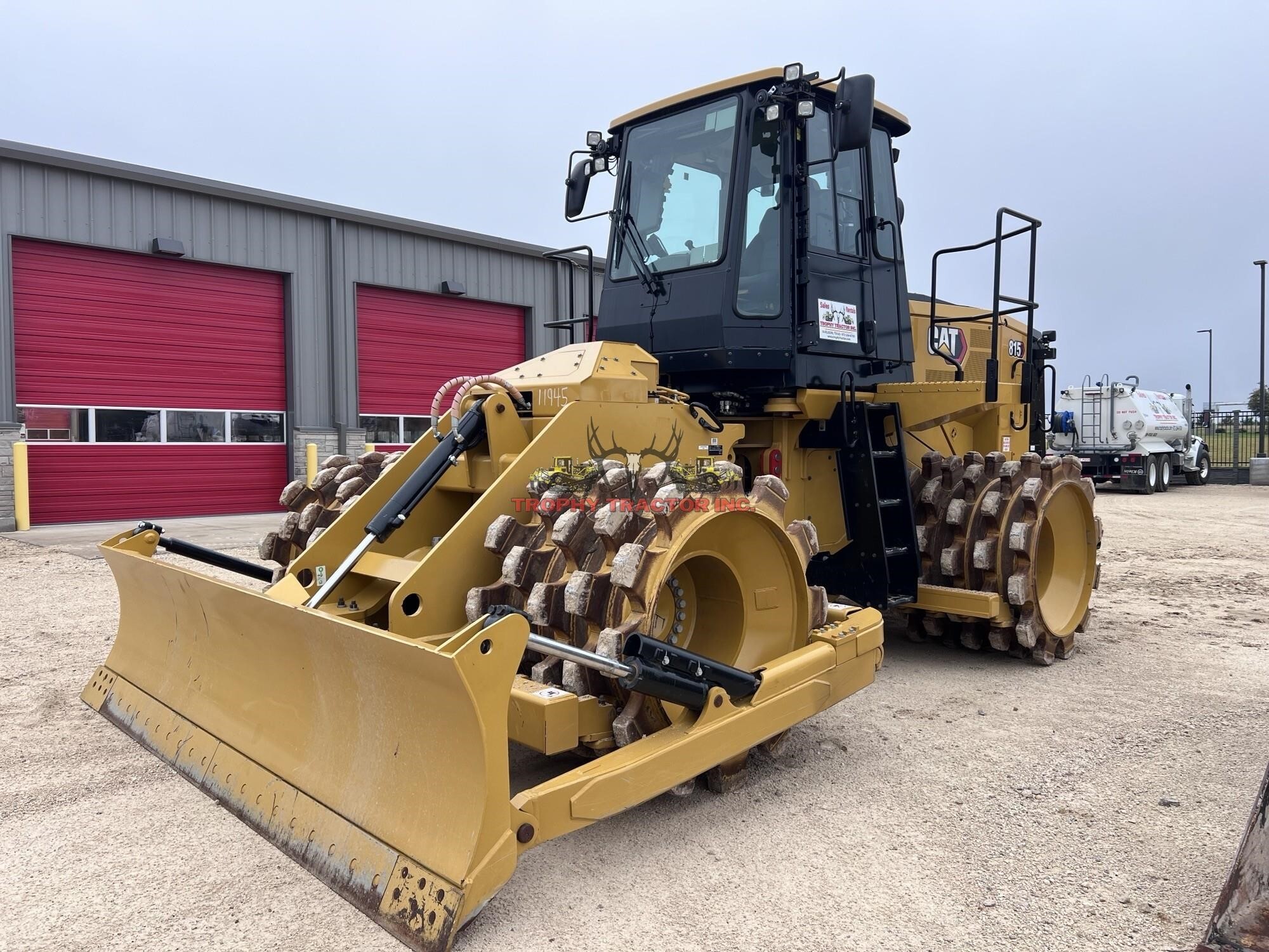 2023 CATERPILLAR 815 Padfoot INDUSTRIAL