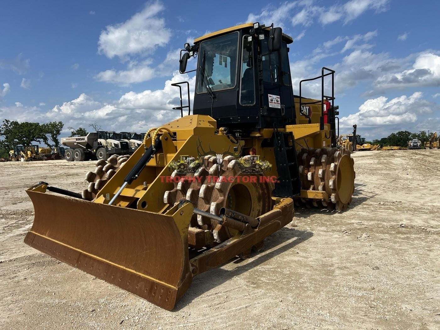 2022 CATERPILLAR 815 Padfoot INDUSTRIAL